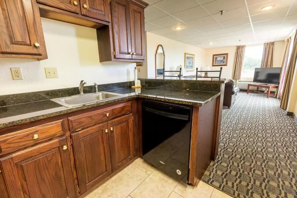 Kitchen or kitchenette in Savannah House Hotel