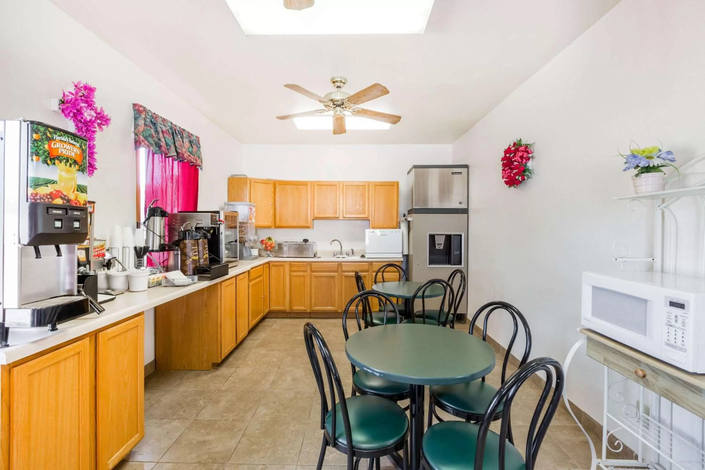 Restaurant/Places to Eat in Ainsworth Inn