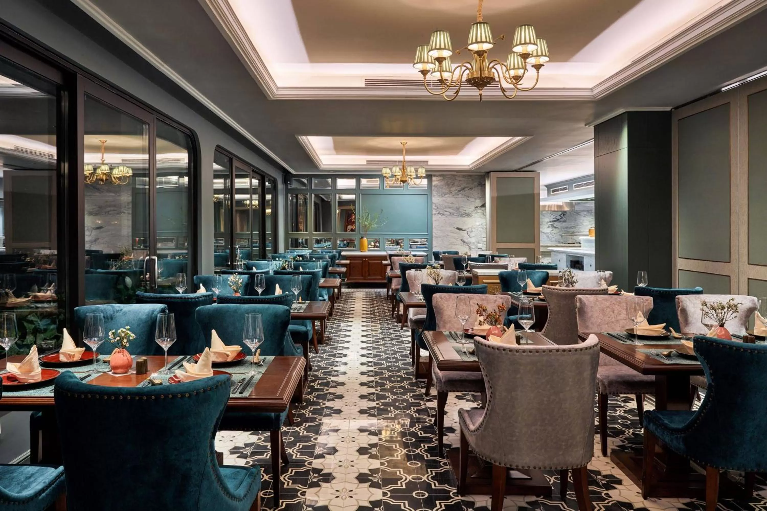 Restaurant/places to eat in Peridot Grand Luxury Boutique Hotel