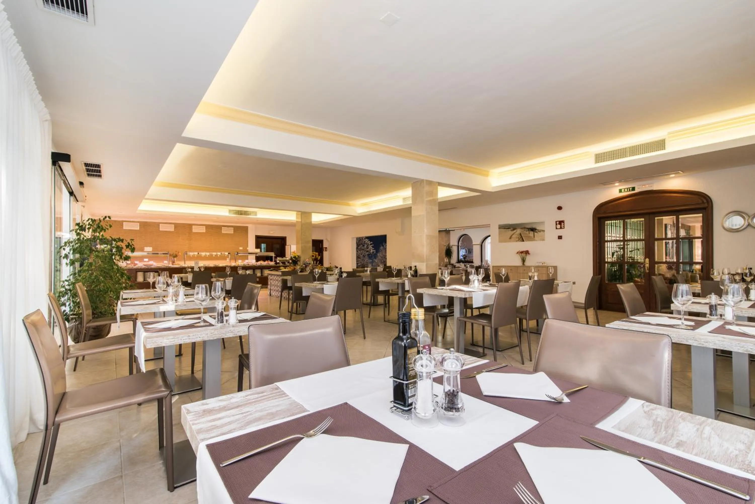 Restaurant/places to eat in Hotel Baviera