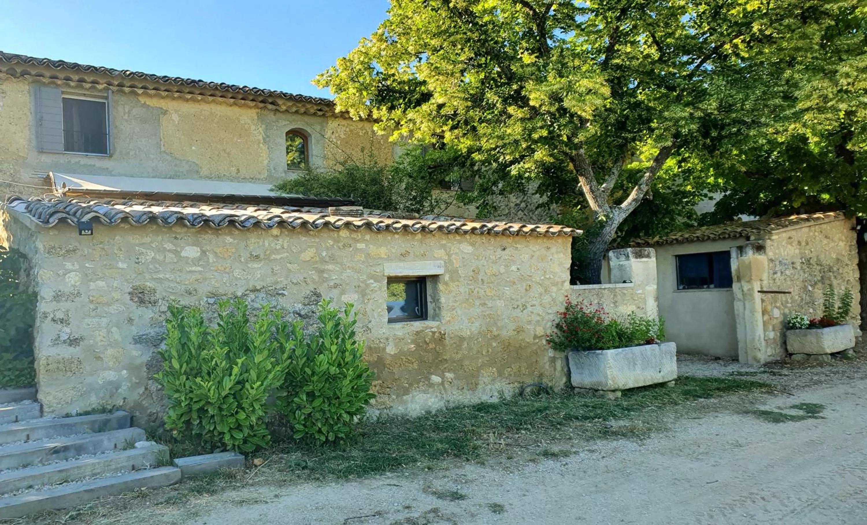 Bastide Bellugue Maison d'hôtes réseau Bienvenue à La Ferme à 3 minutes de Lourmarin