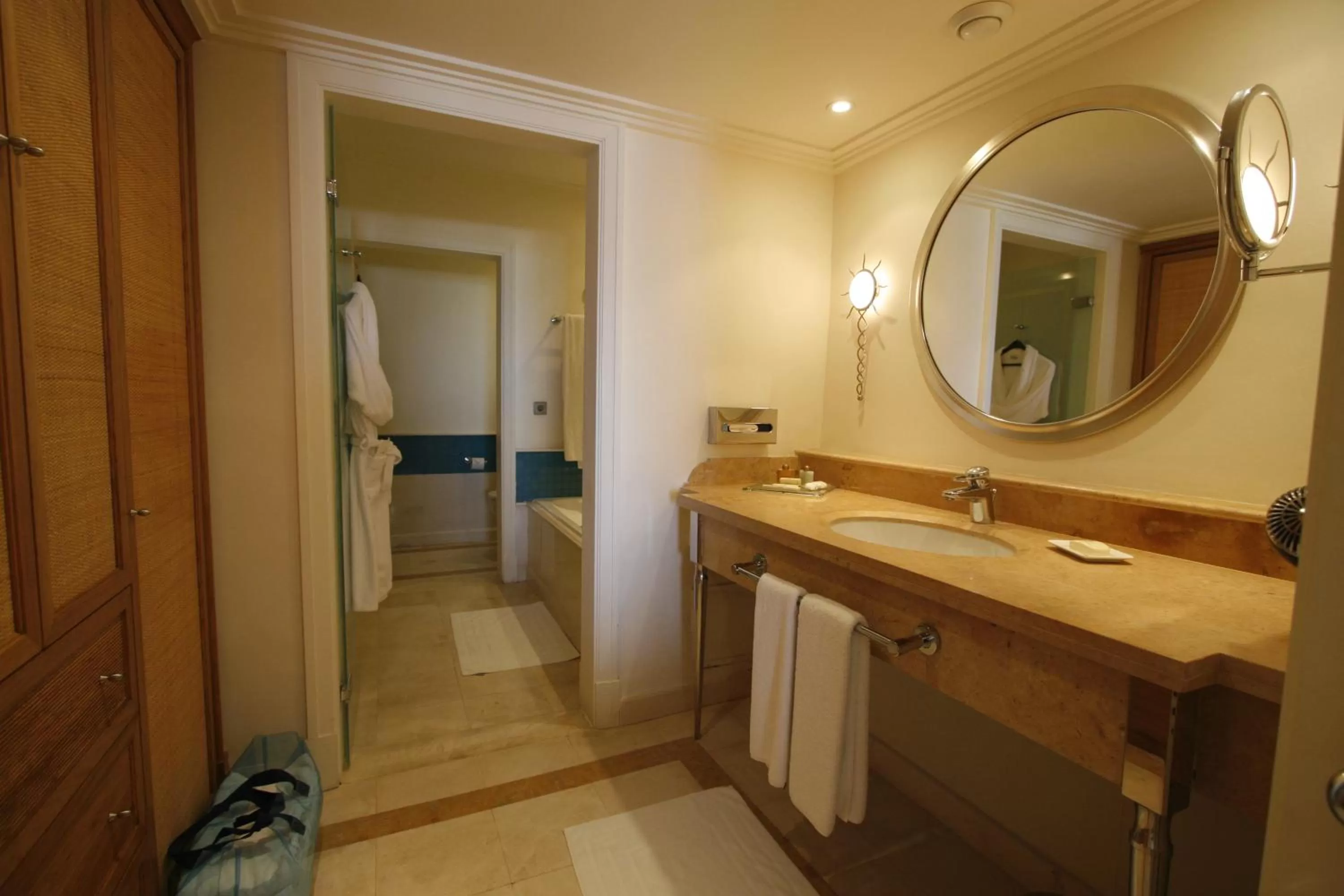 Bathroom in L' Amphitrite Palace Beach Resort & Spa