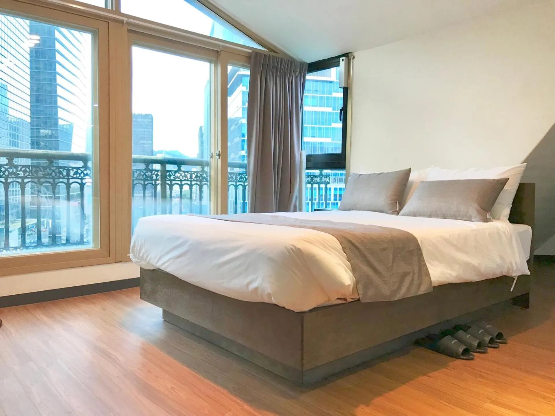 Bed in Ehwa In Myeongdong