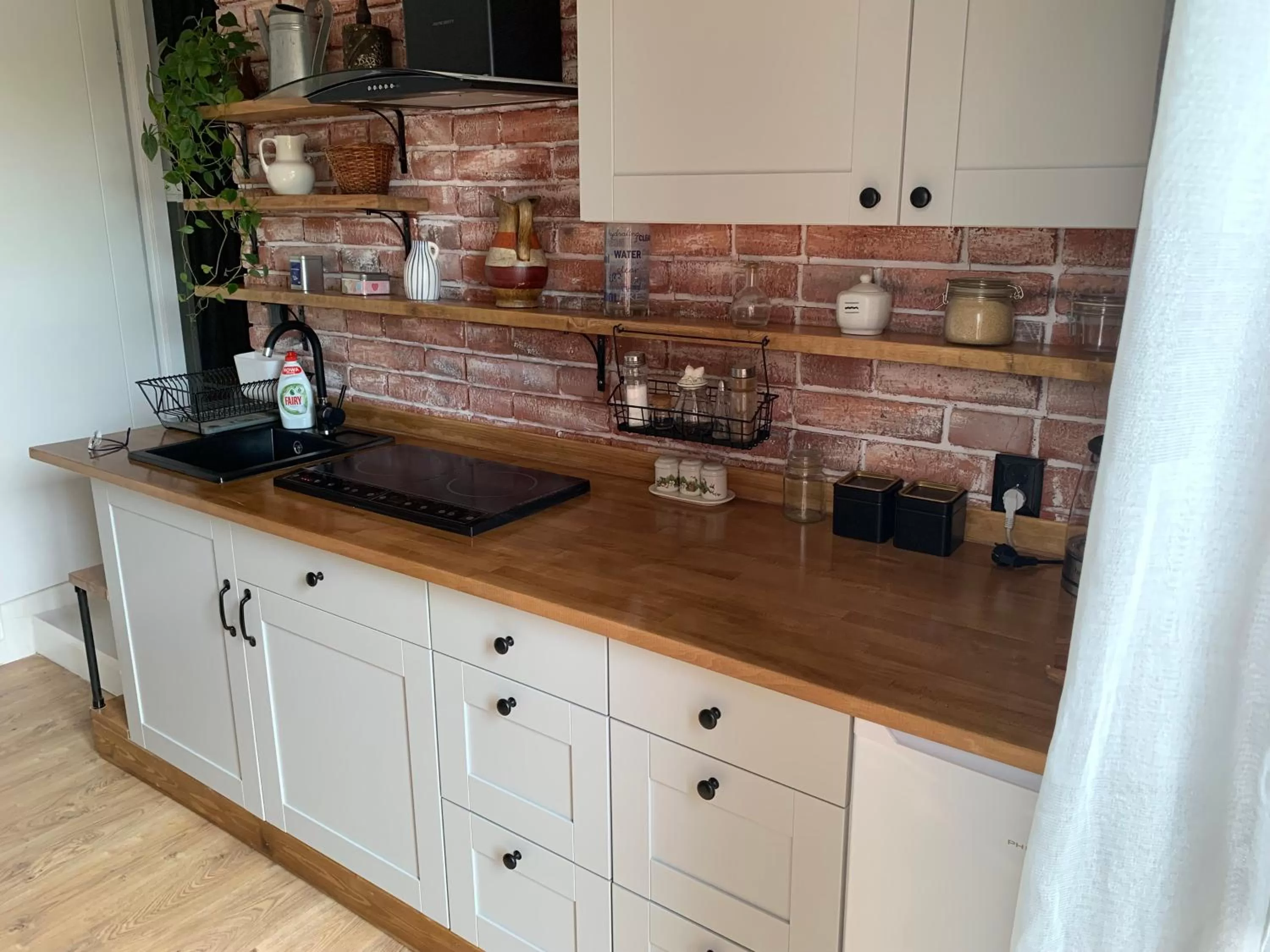 Kitchen or kitchenette in Dom z Sauną i Jacuzzi- na wyłączność lub pokoje