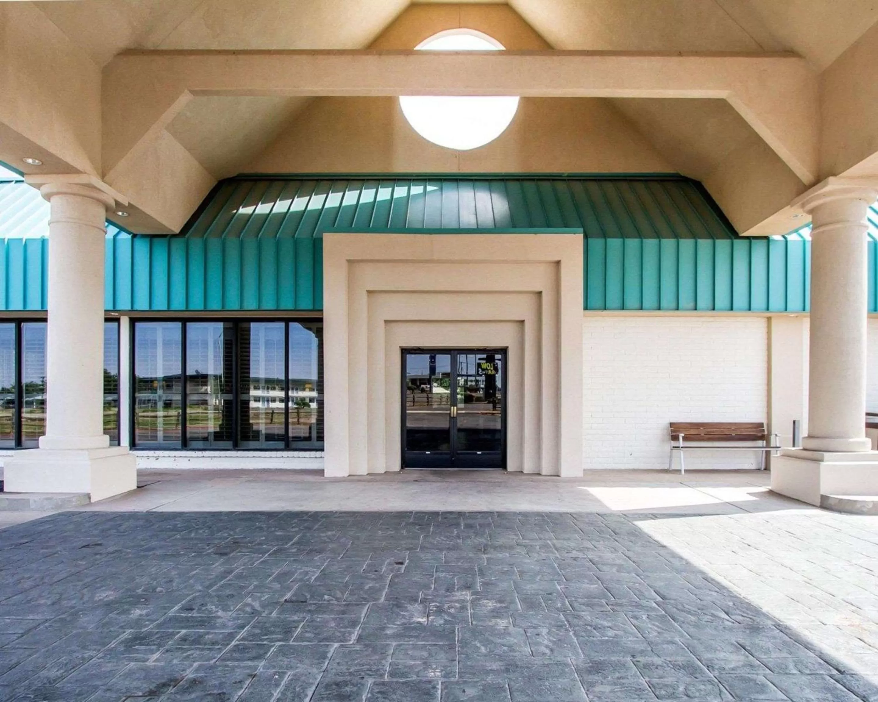 Property building in Quality Inn Deming