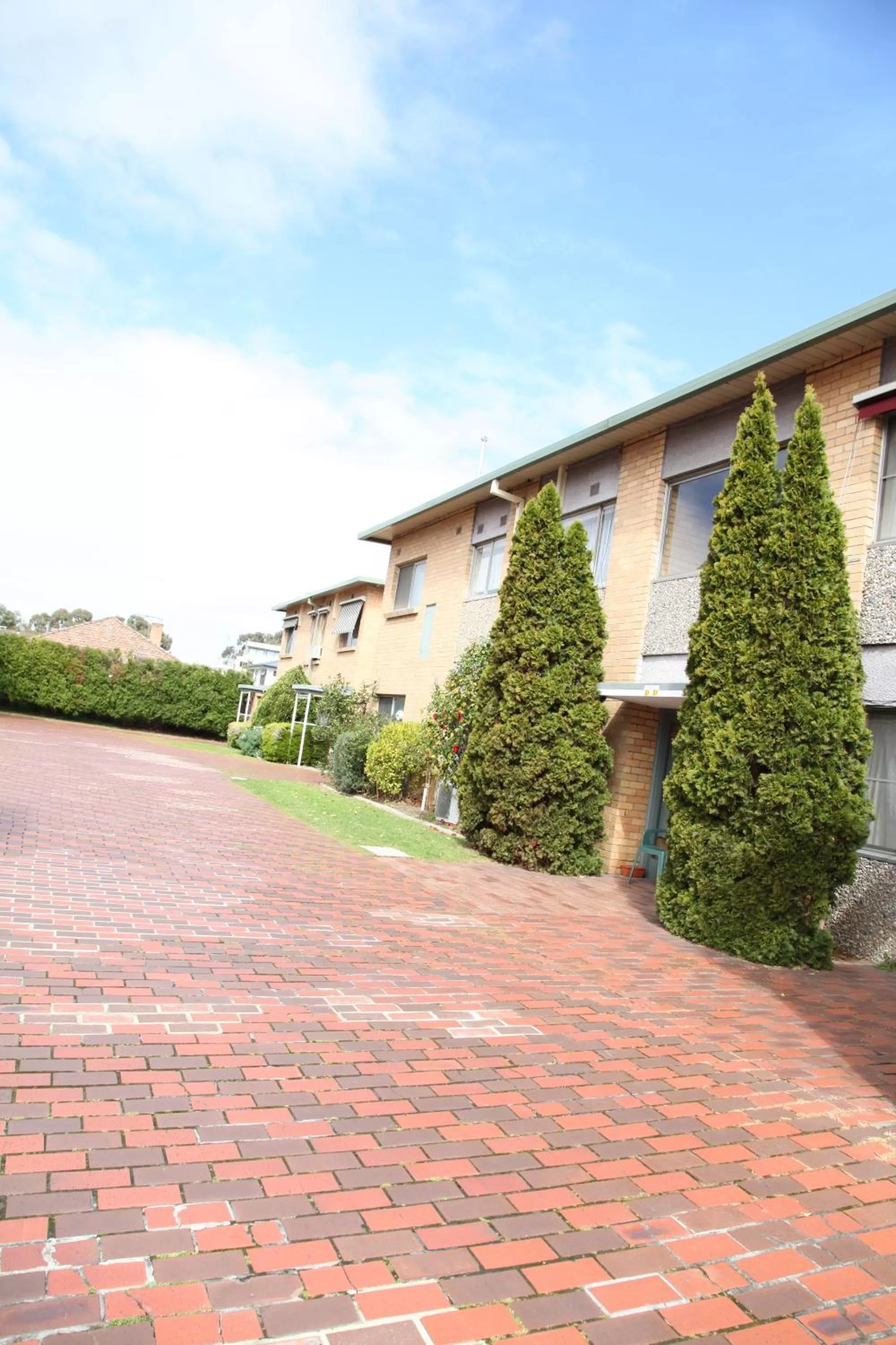 Facade/entrance in Carnegie Motor Inn
