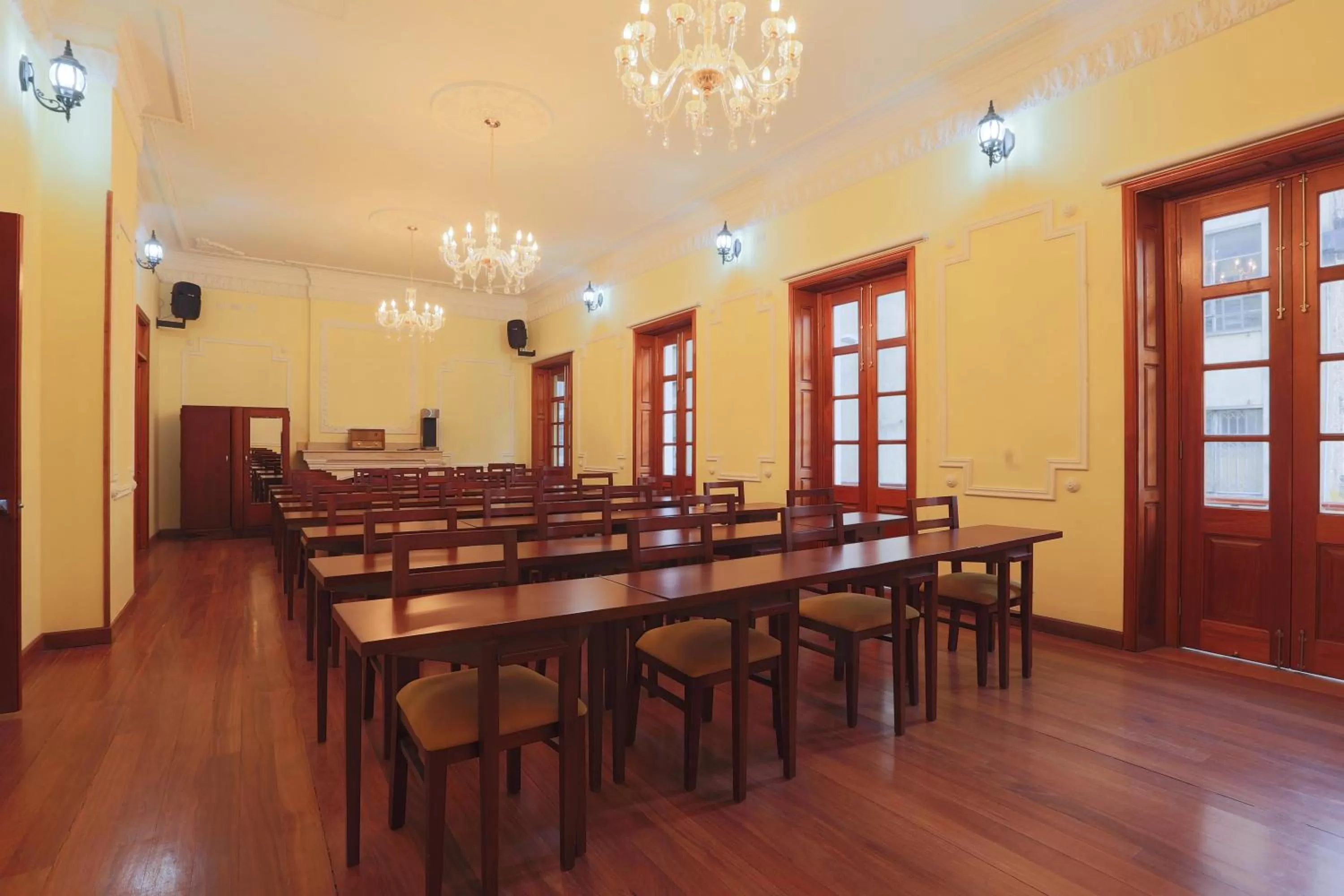 Communal lounge/ TV room in Hotel Santa Lucia Boutique Spa