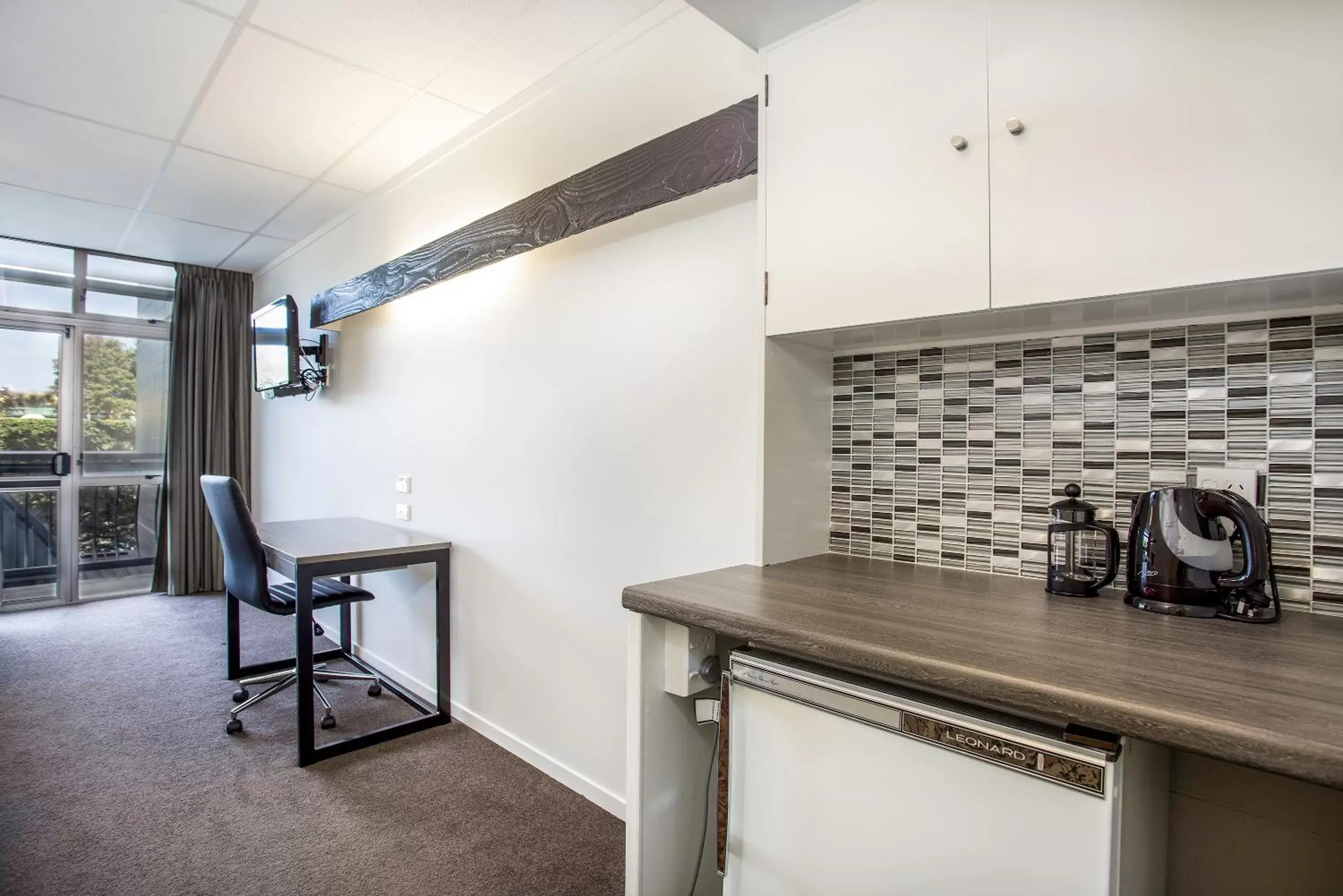 Superior Plus Studio Twin Queen in Heartland Ambassador Hotel Hamilton Superior Plus Studio Twin Queen in Heartland Ambassador Hotel Hamilton