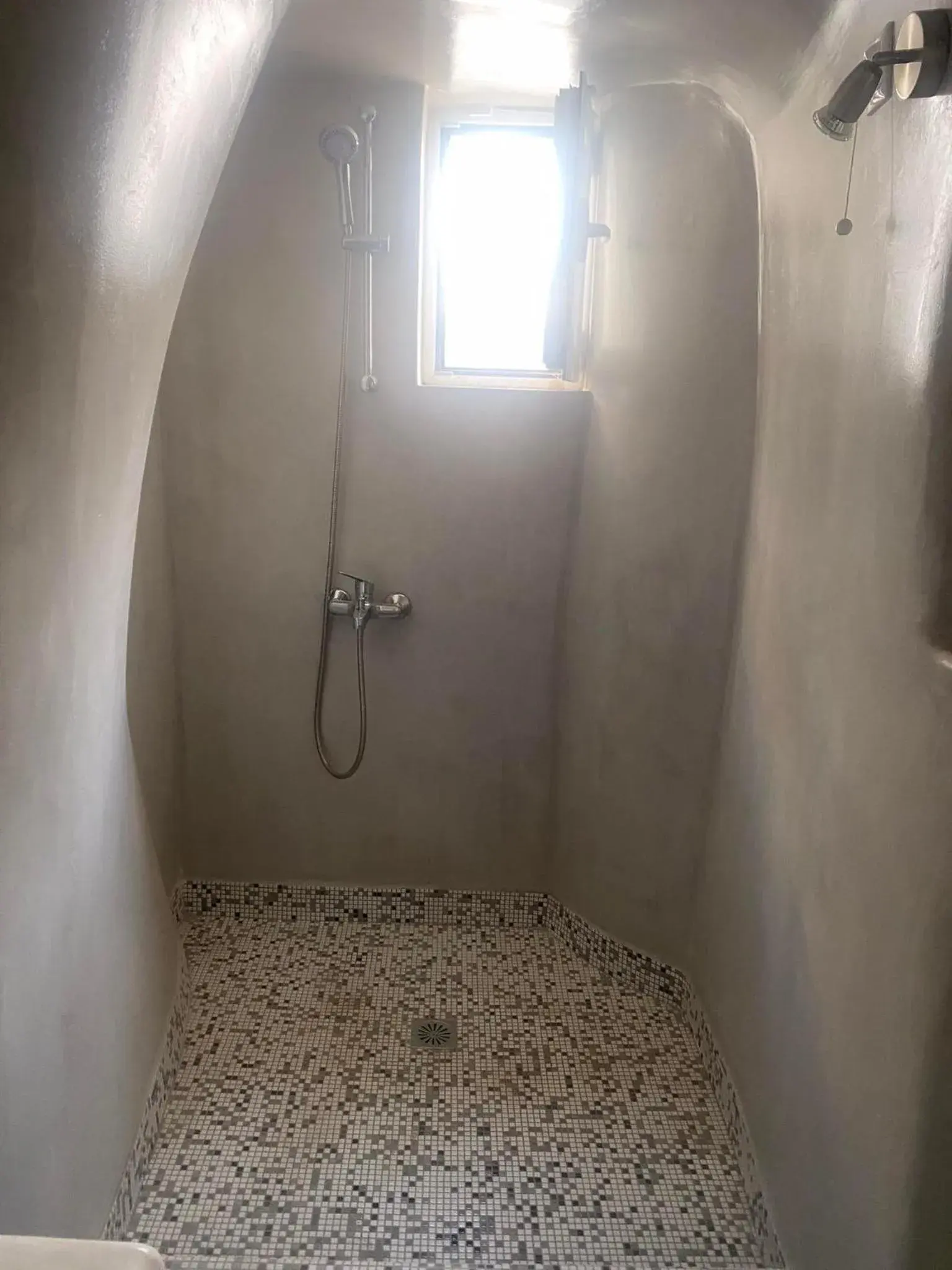 Comfort Triple Room with Shower in Hotel Hellas Comfort Triple Room with Shower in Hotel Hellas