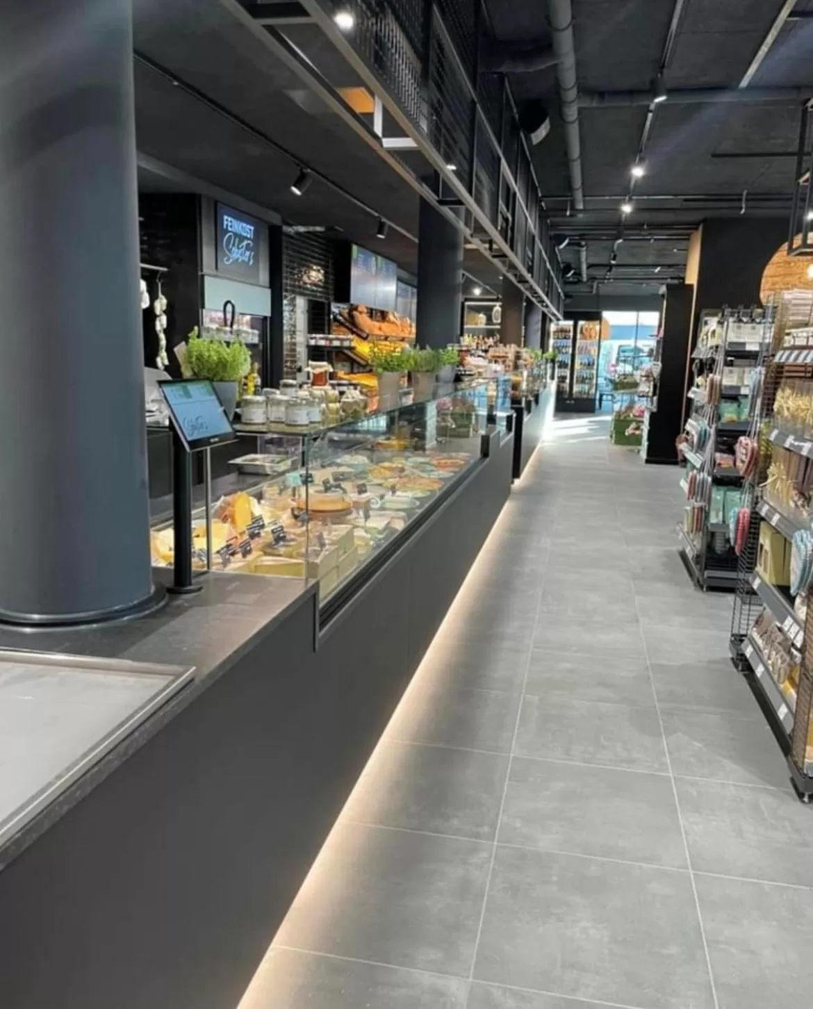 Restaurant/places to eat, Supermarket/Shops in Motel Inn Simbach