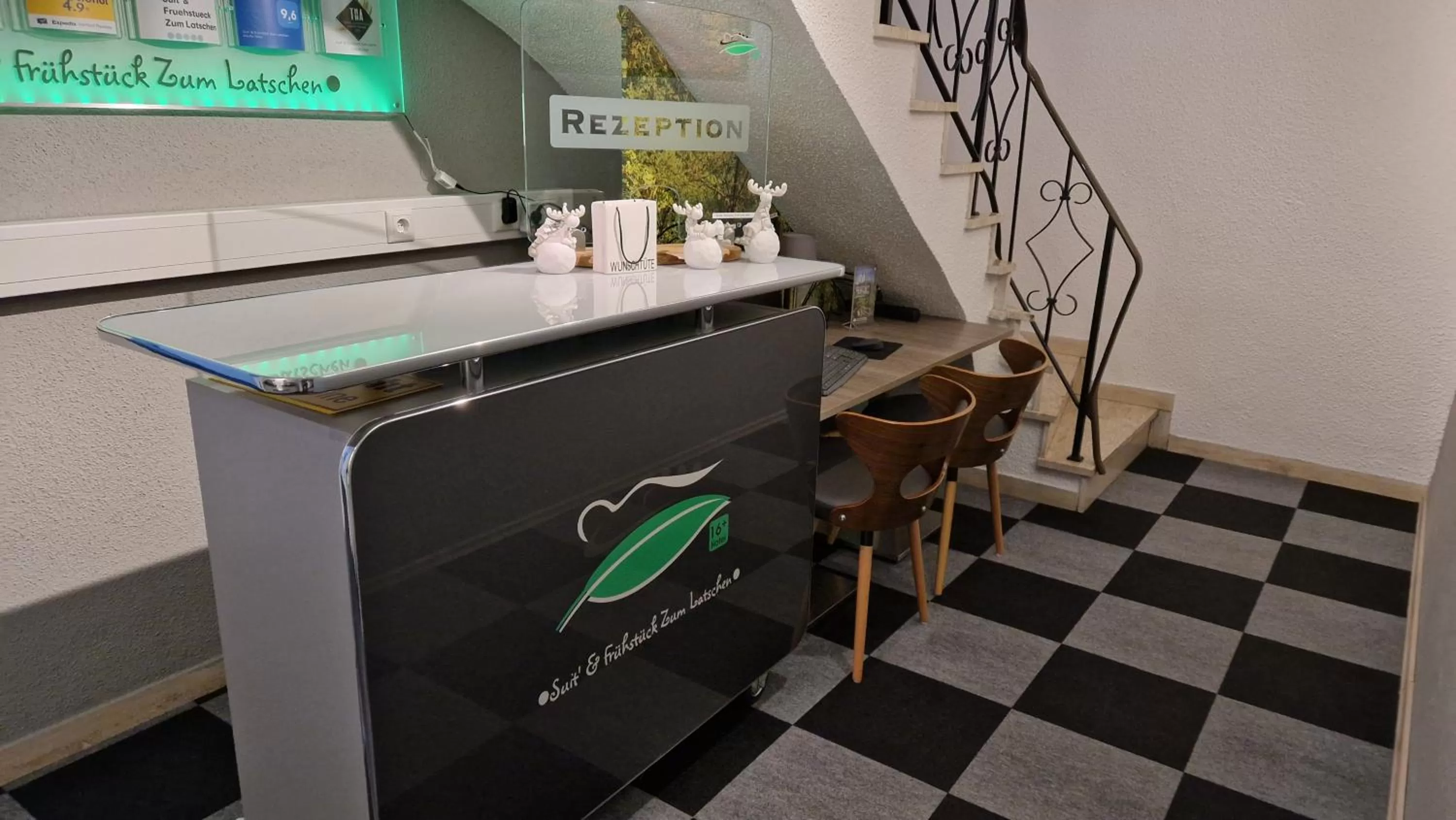 Lobby or reception, Kitchen/Kitchenette in Suit' & Frühstück Zum Latschen - Adults Only