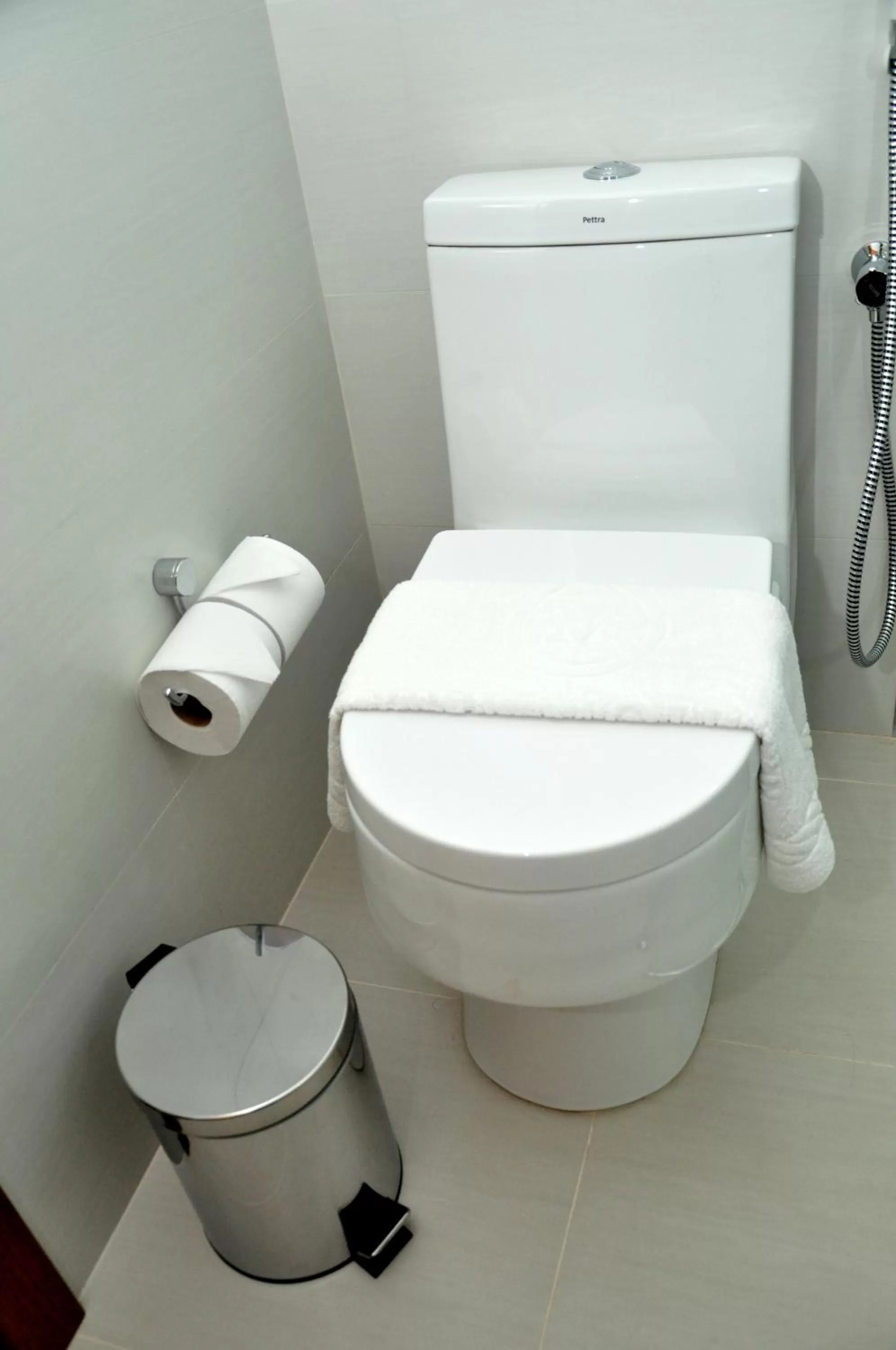 Toilet, Bathroom in Hotel Mohave