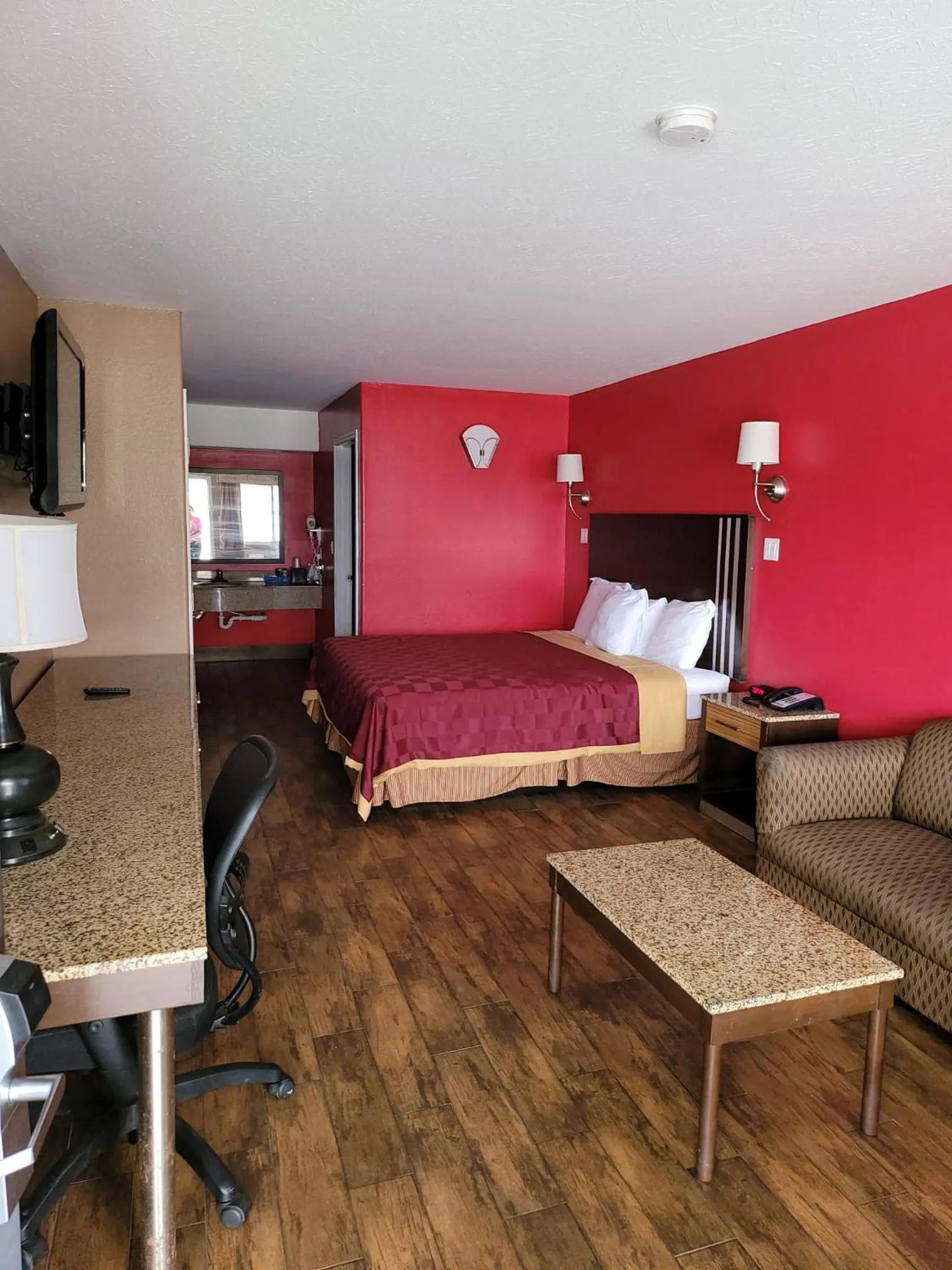 Bed in Texas Inn and Suites Raymondville