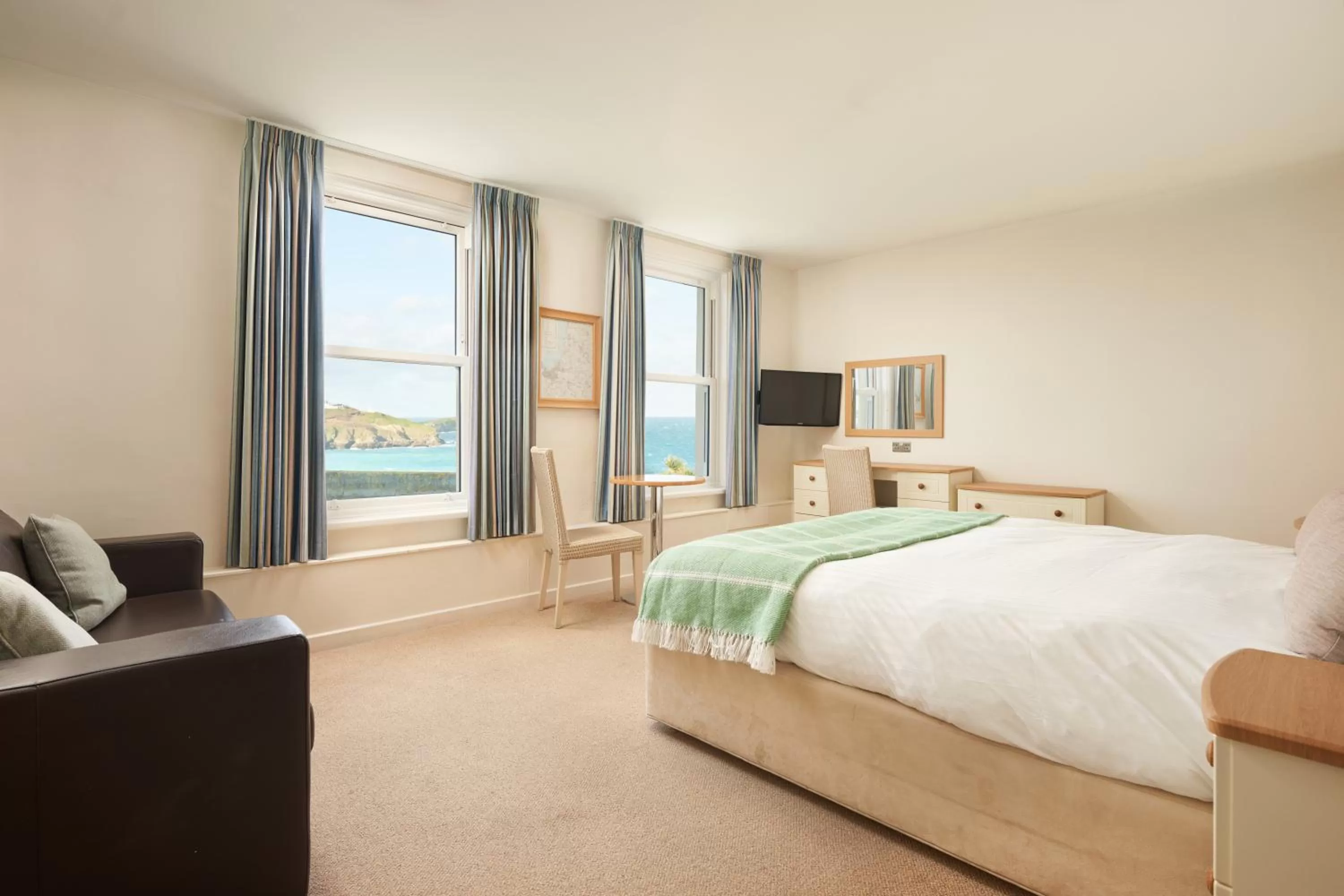 Photo of the whole room, Bed in Great Western