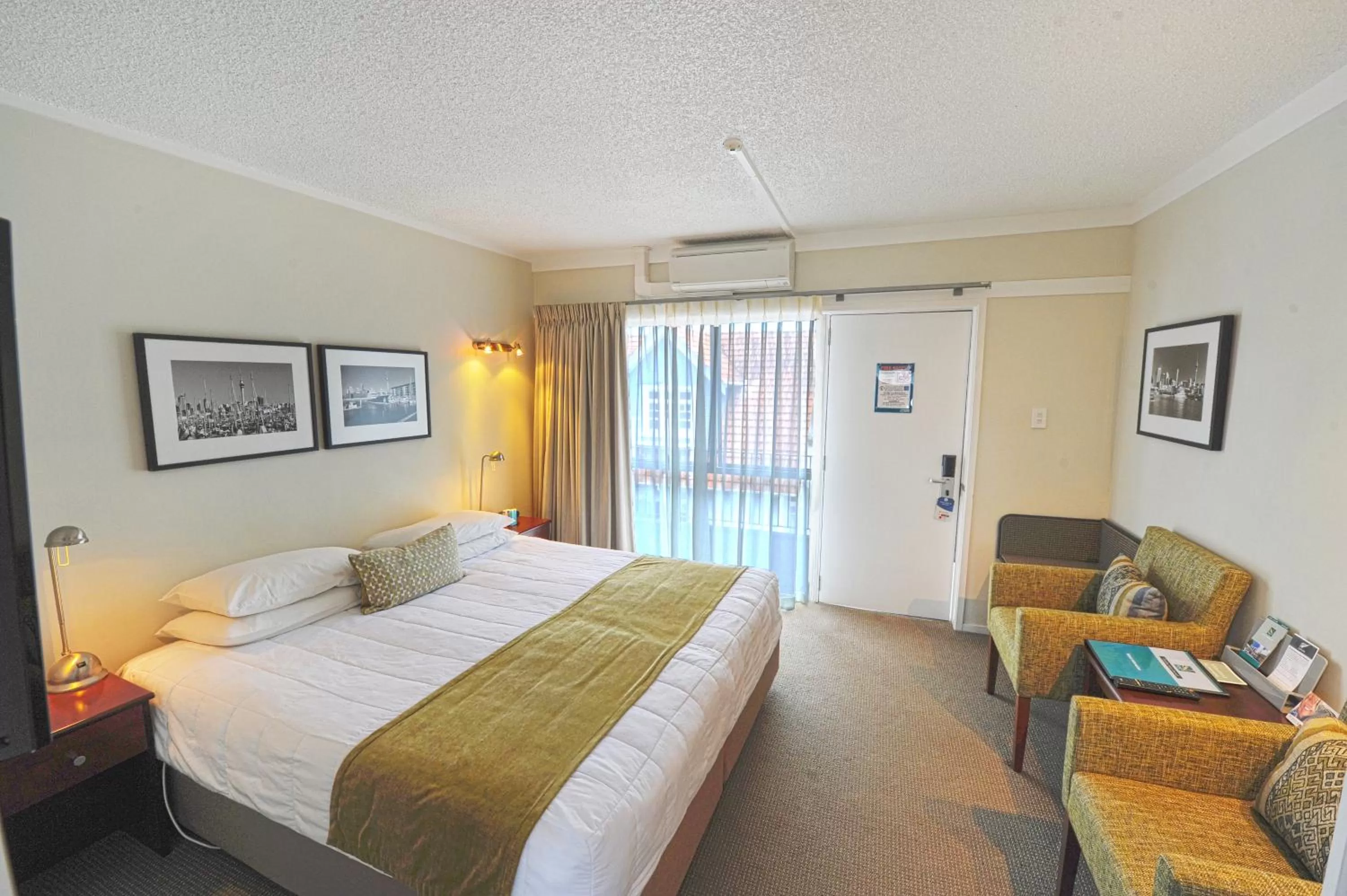 Bedroom, Bed in The Parnell Hotel & Conference Centre