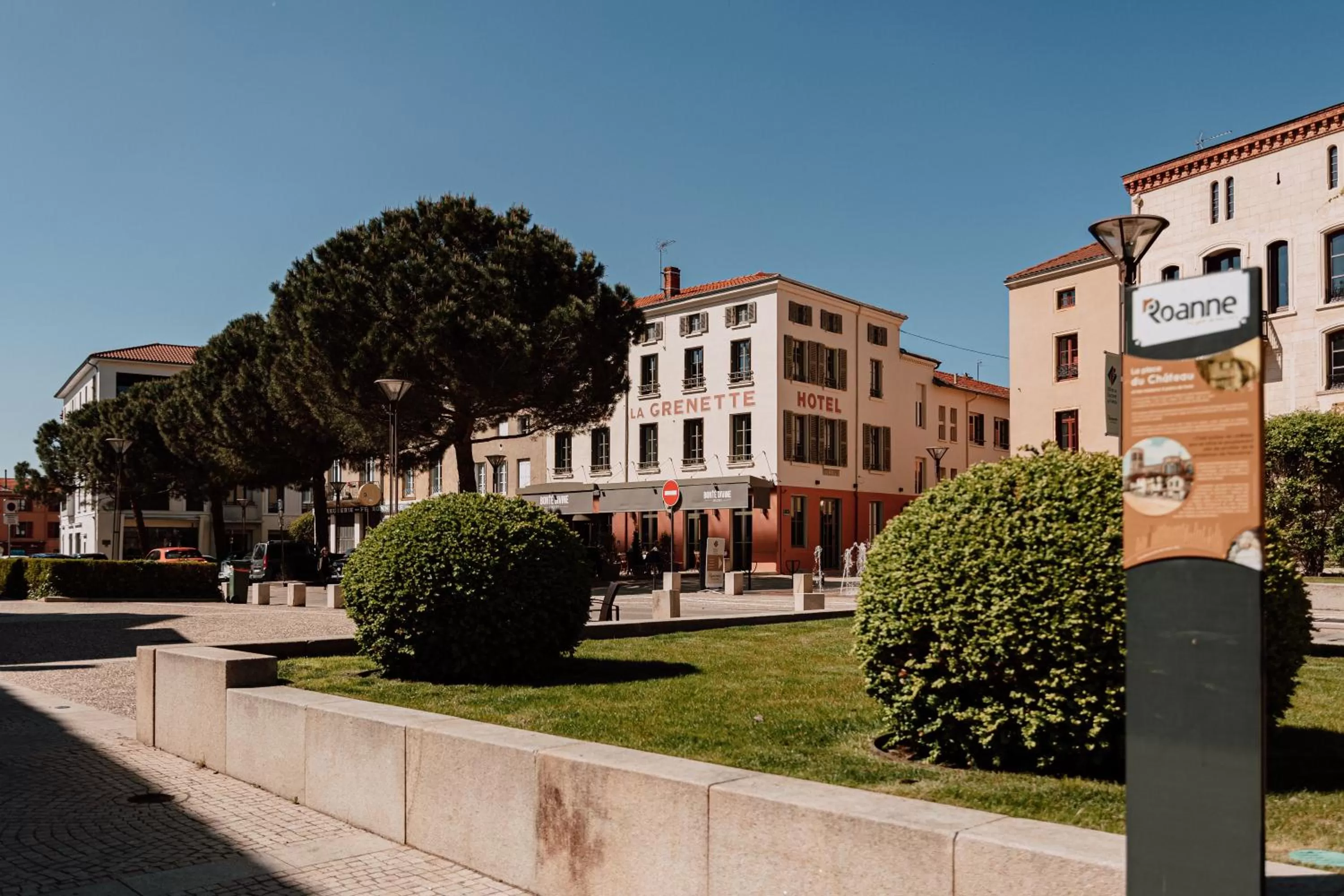 Property Building in Mage hôtels - Hôtel la grenette - Brasserie Bonté Divine