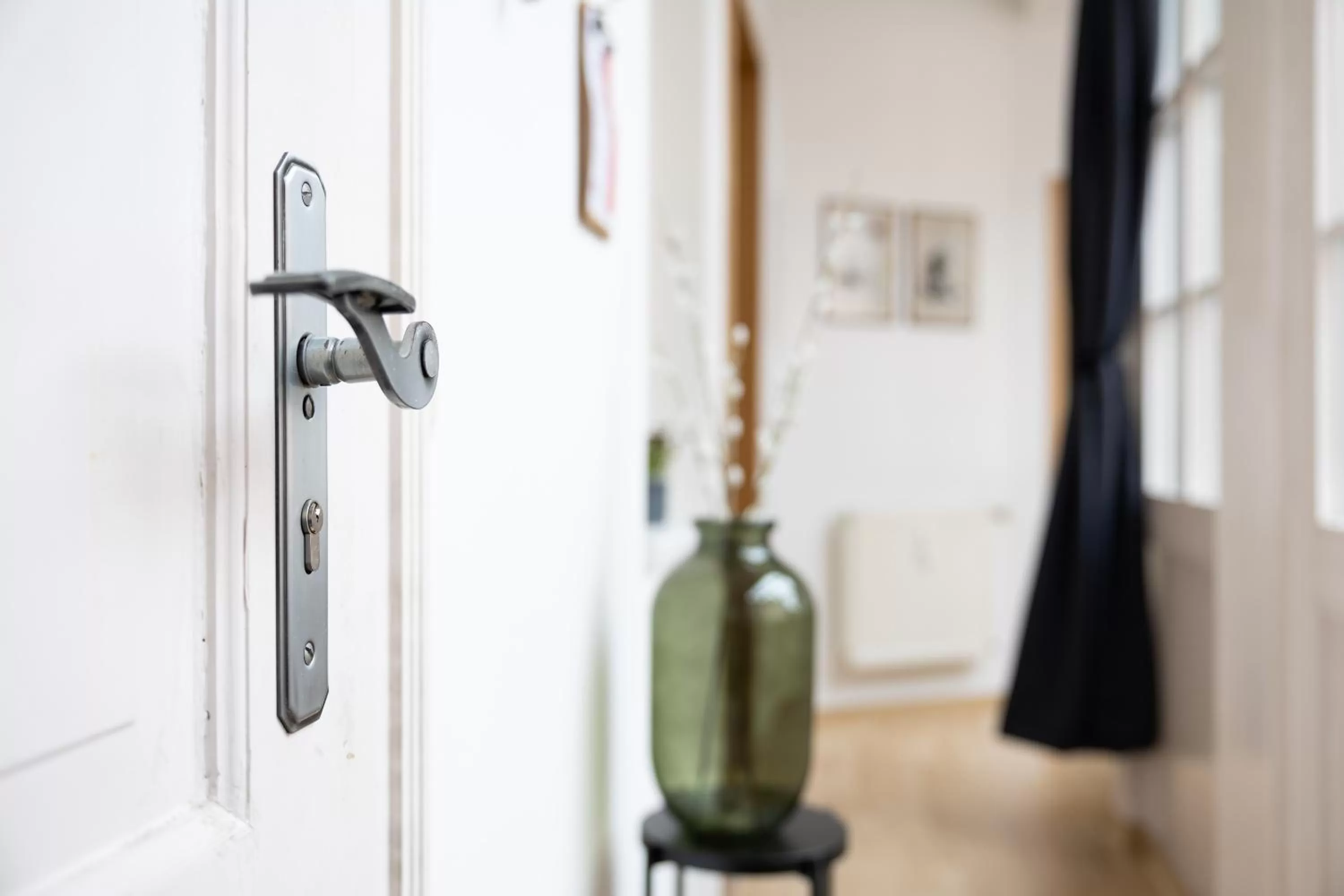 Facade/entrance, Bathroom in Ko-Living Space an der Oper - Street Art Design Apartments