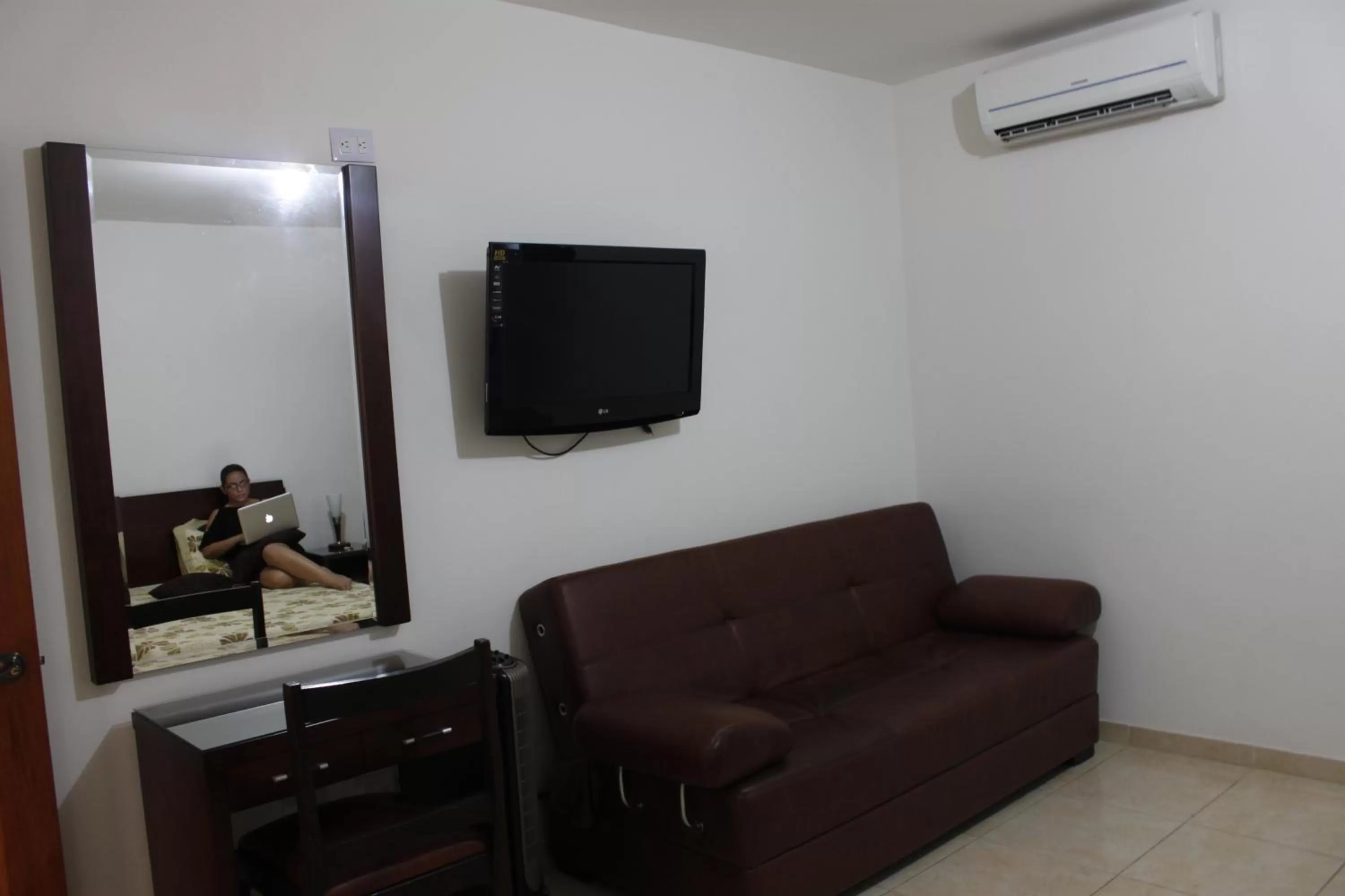 TV and multimedia, TV/Entertainment Center in Hotel Palonegro
