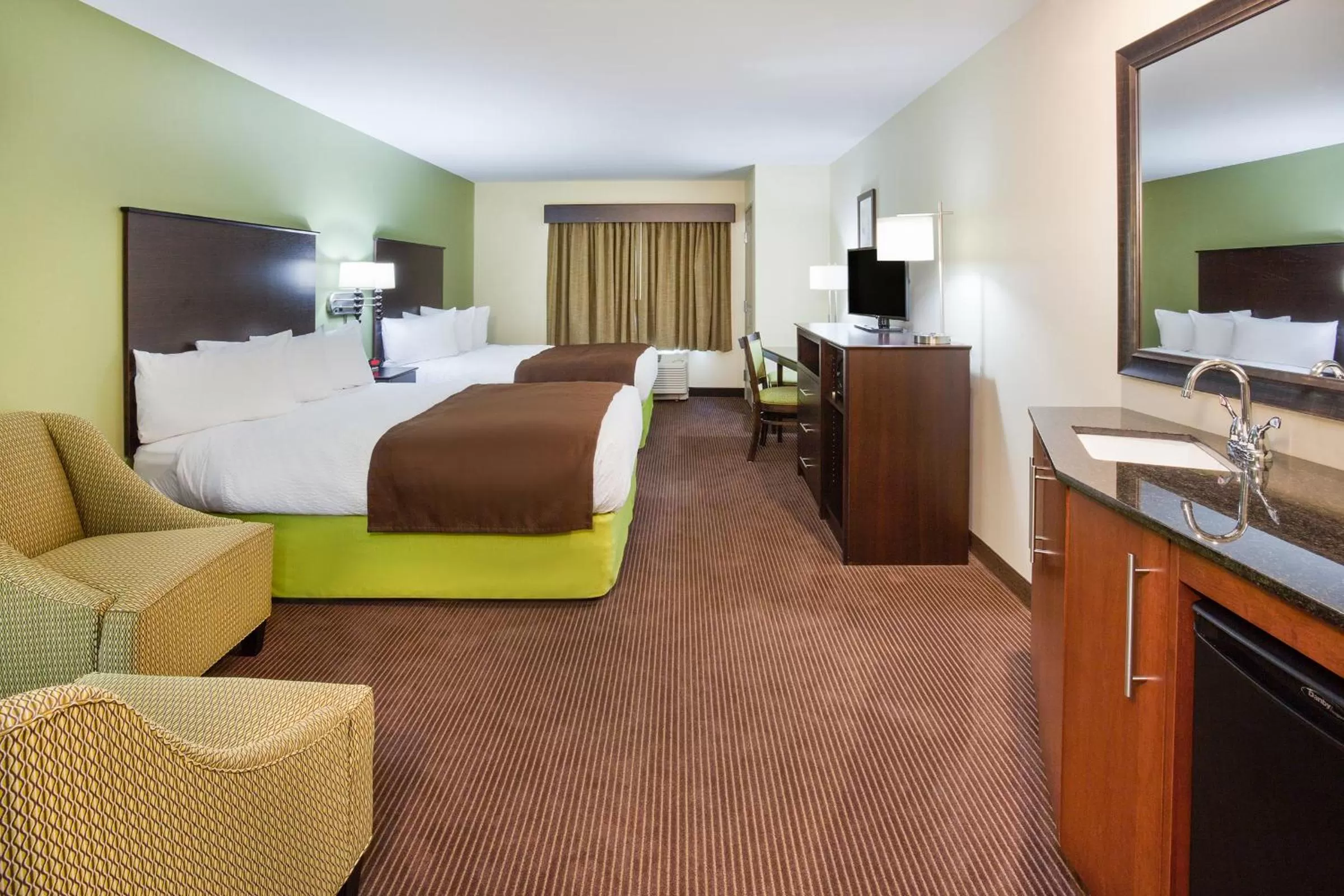 Photo of the whole room, Bed in AmericInn by Wyndham Hartford SD