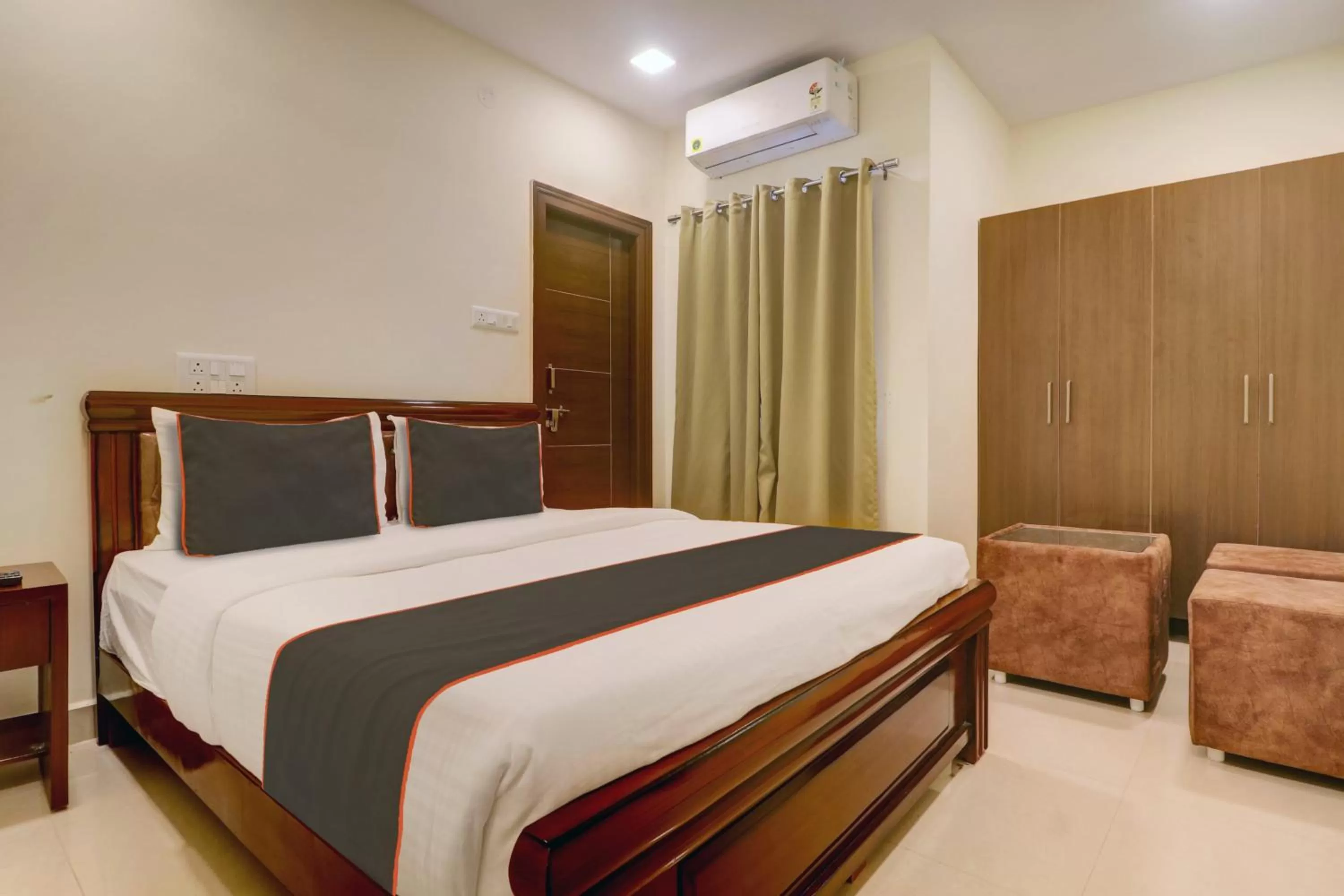 Bedroom, Bed in Super OYO Collection O Halcyon Madhapur