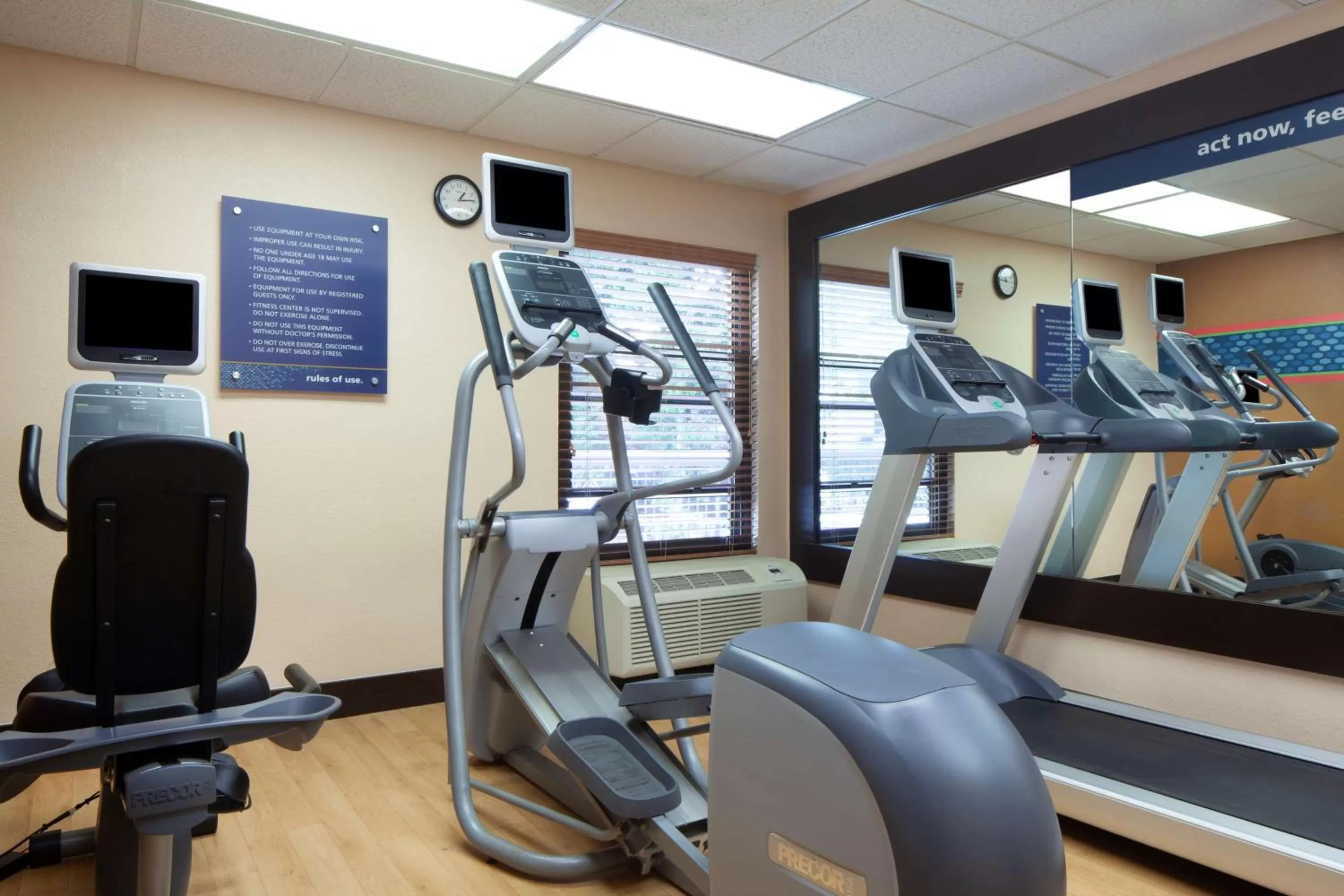 Fitness centre/facilities in Hampton Inn Lawrenceville