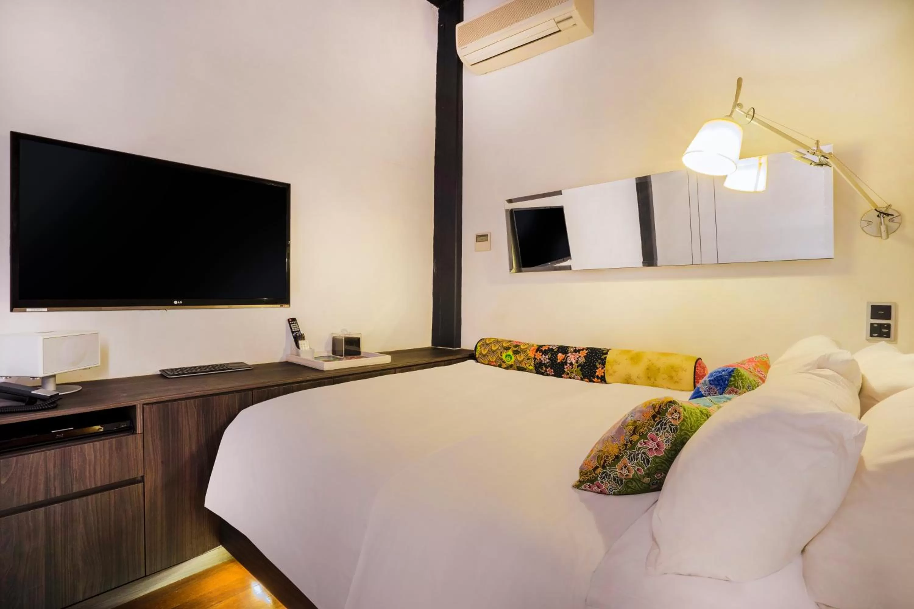 Guests, Bed in The Daulat by Hotel Calmo