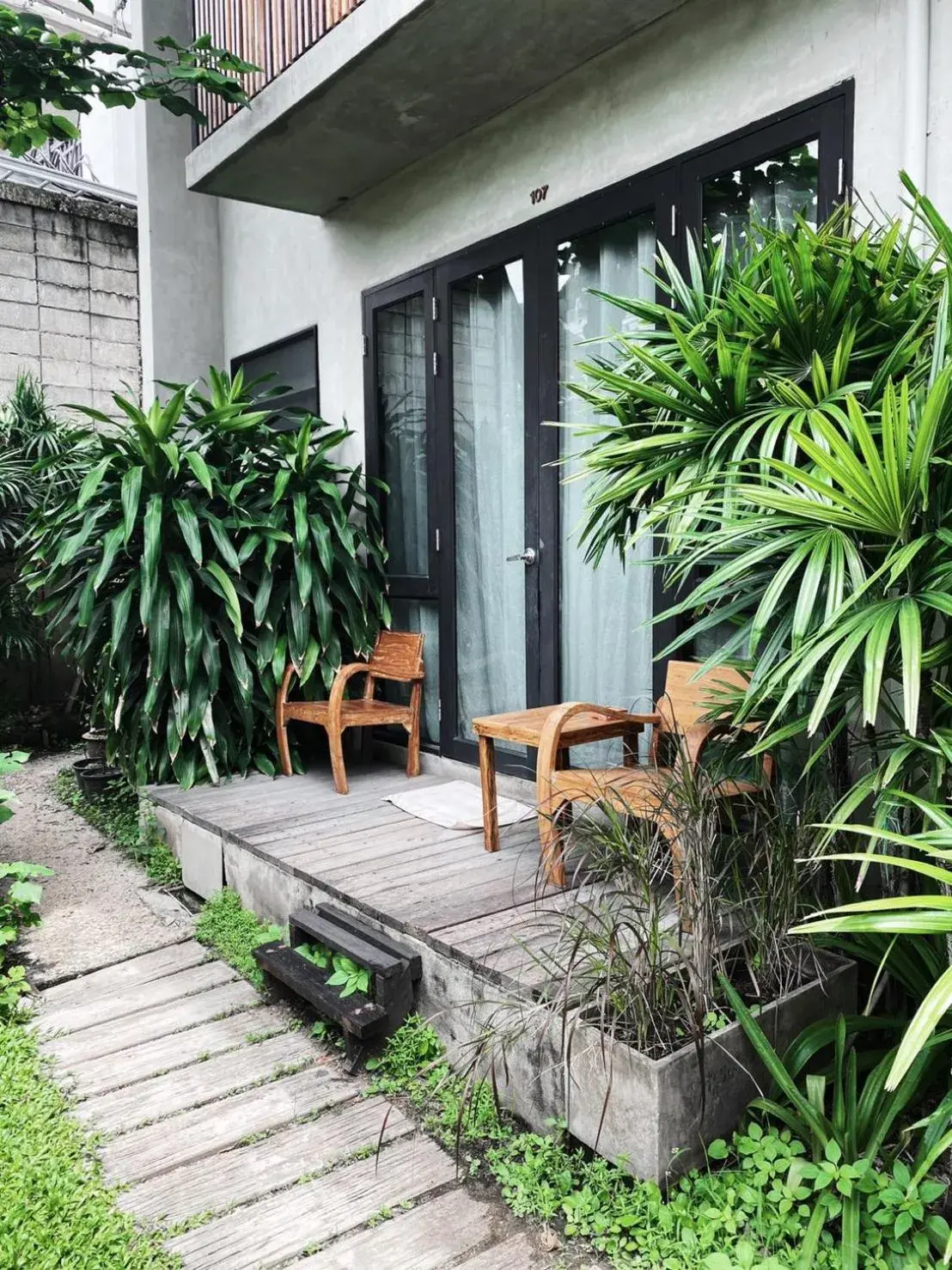 Deluxe Twin Room - Pool Side in Lamphu House Chiang Mai - SHA Extra Plus Certified Deluxe Twin Room - Pool Side in Lamphu House Chiang Mai - SHA Extra Plus Certified