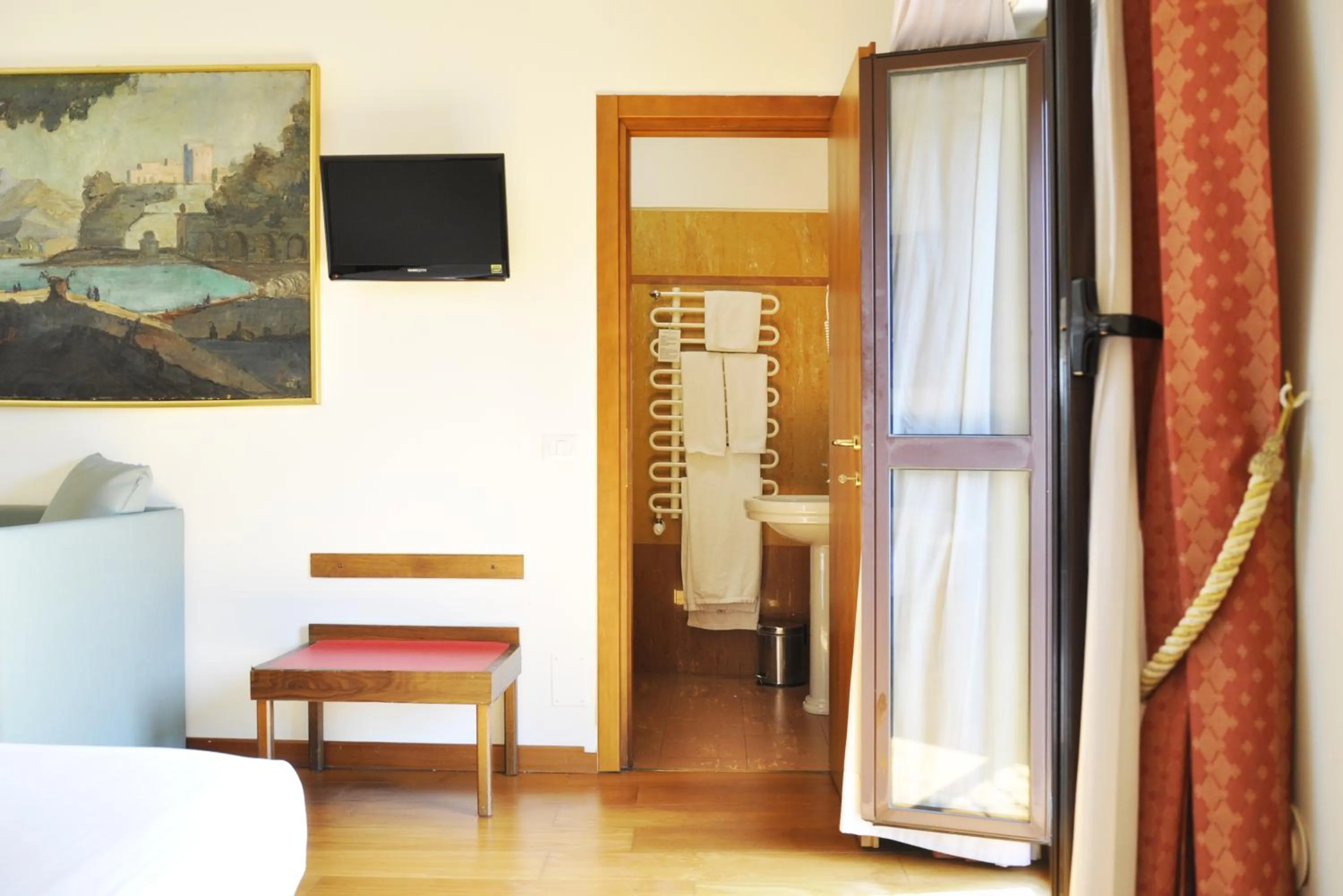 Bed in Hotel San Guido