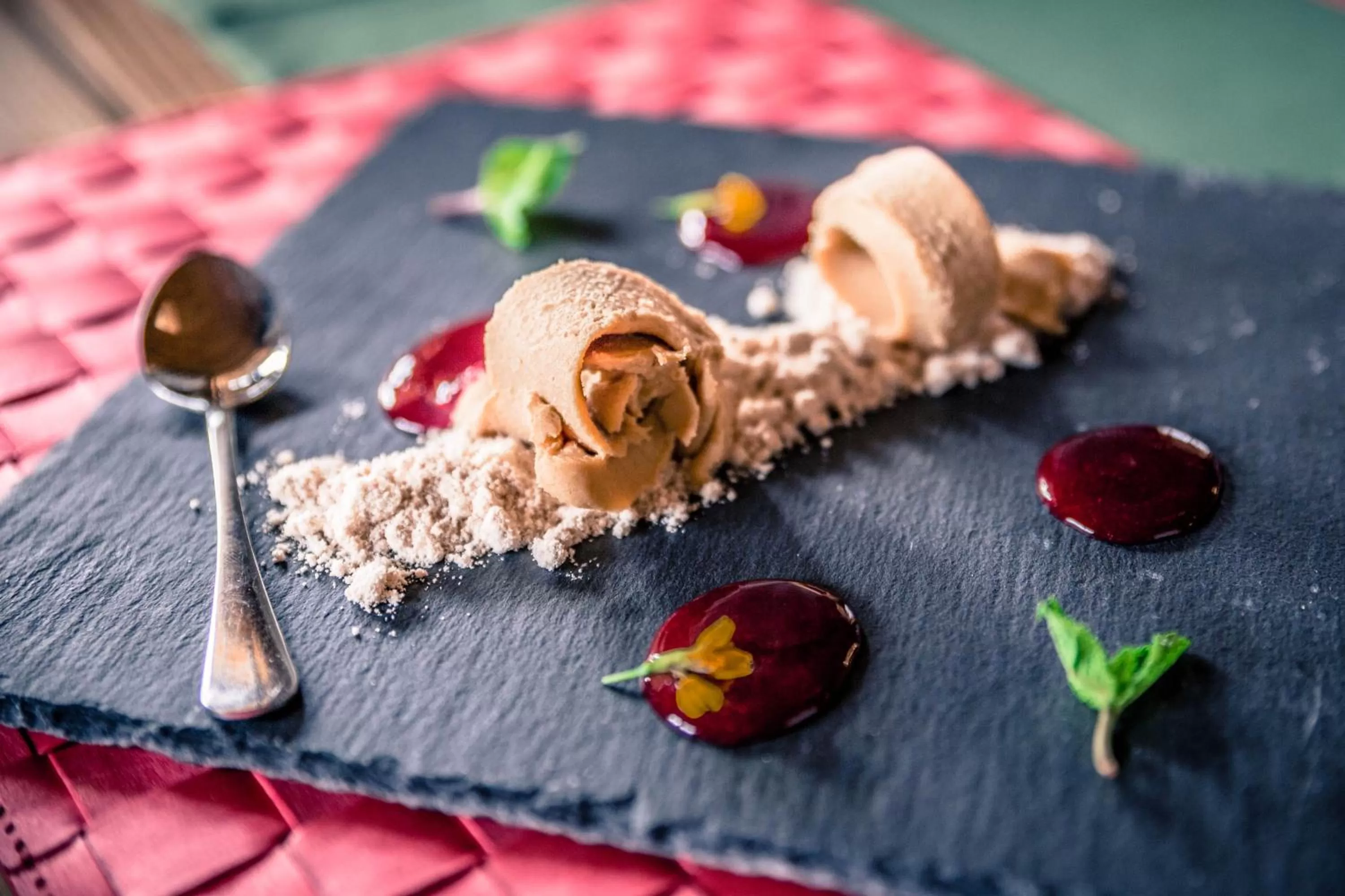 Restaurant/places to eat in Hotel Picaro Stok