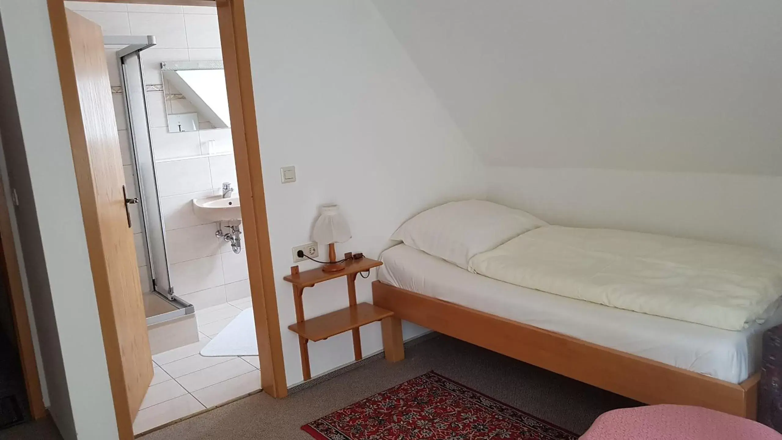 Single Room with Bathroom - single occupancy in Frankenstube-Winkelhaid Single Room with Bathroom - single occupancy in Frankenstube-Winkelhaid