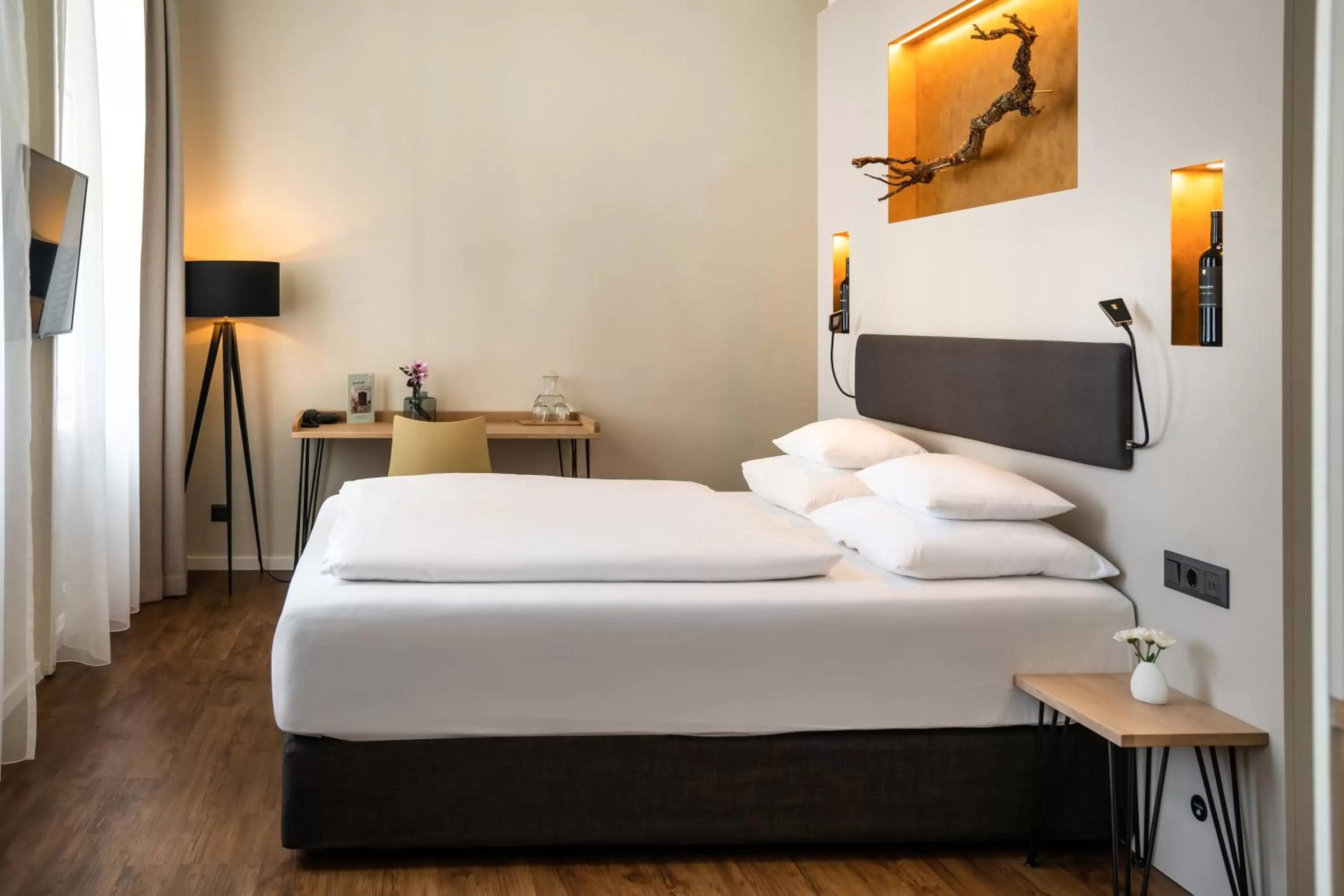 Photo of the whole room, Bed in Hotel Rathaus - Wein & Design