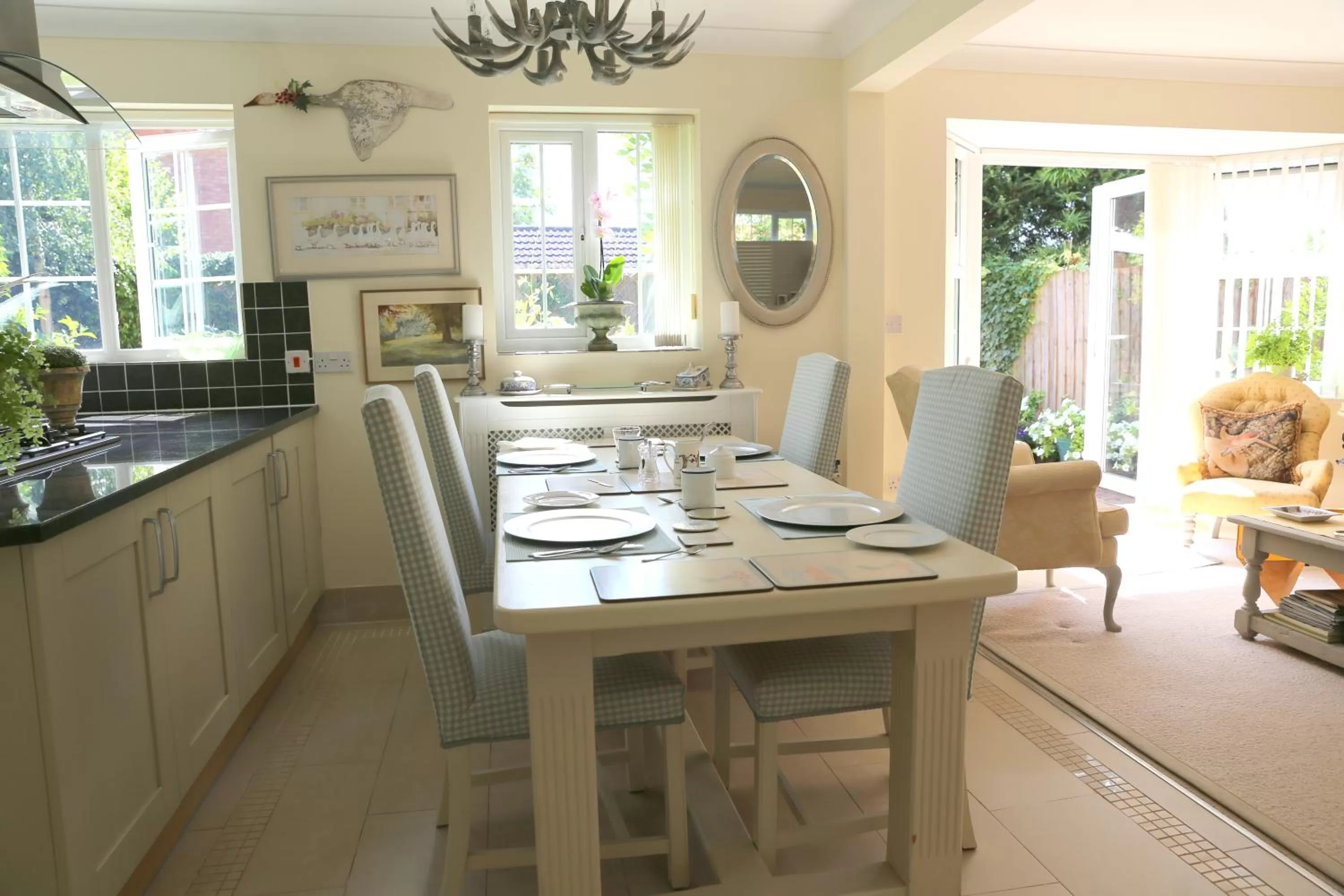 Dining area in Harlequin B&B Ledbury