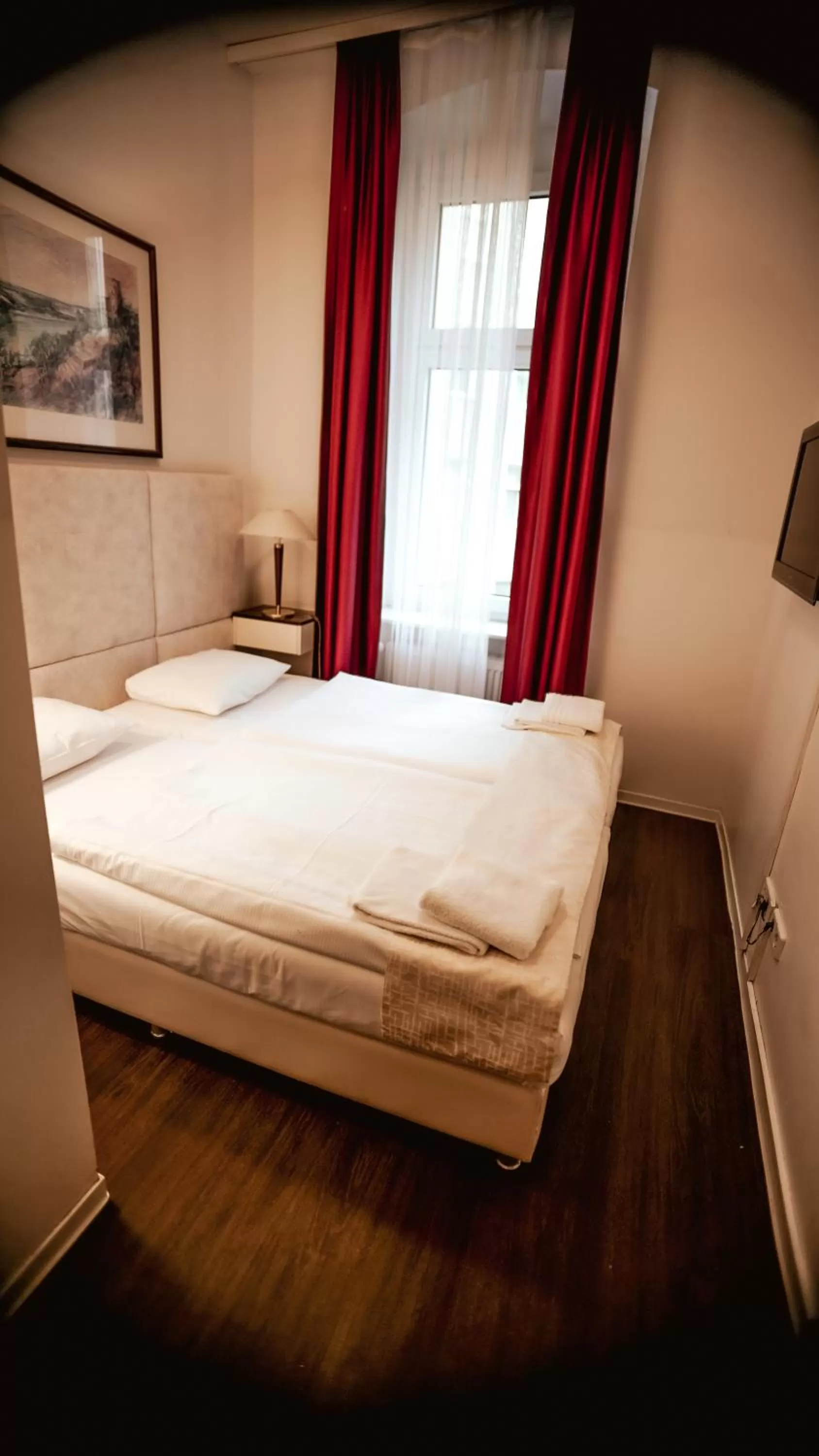 Photo of the whole room, Bed in Hotel Prens Berlin