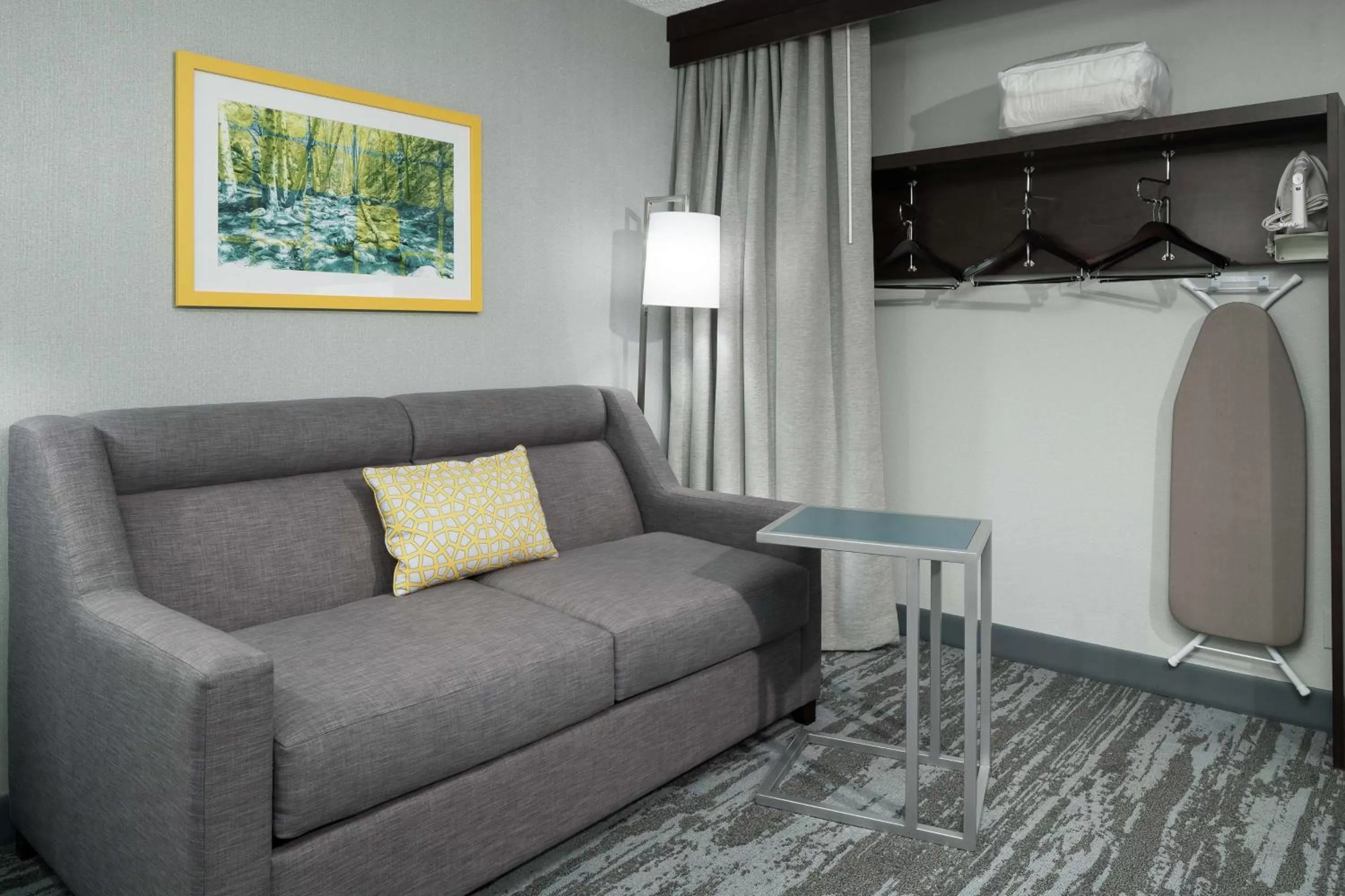 Living room in Hampton Inn Los Angeles Santa Clarita