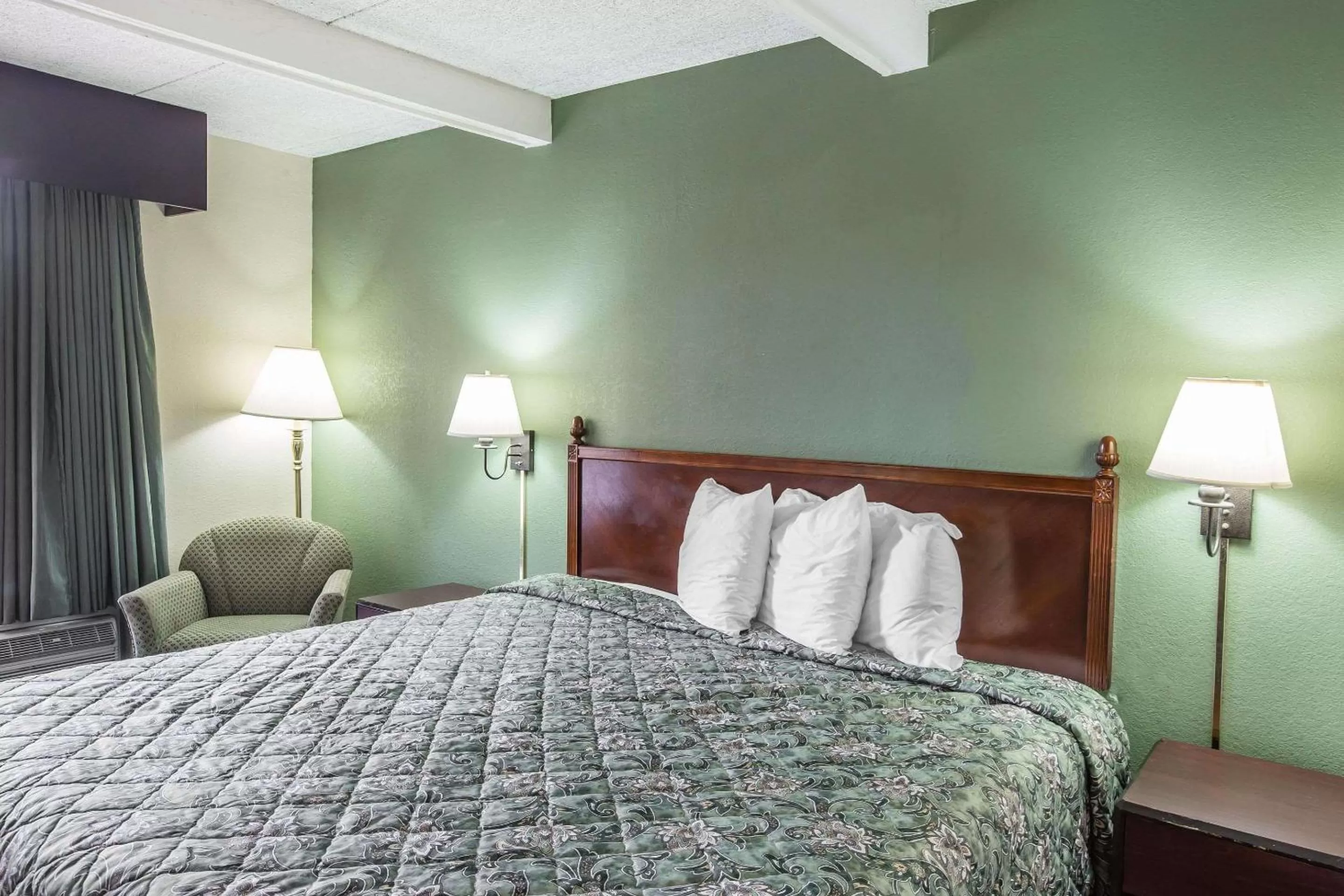 Photo of the whole room in Rodeway Inn Laurens