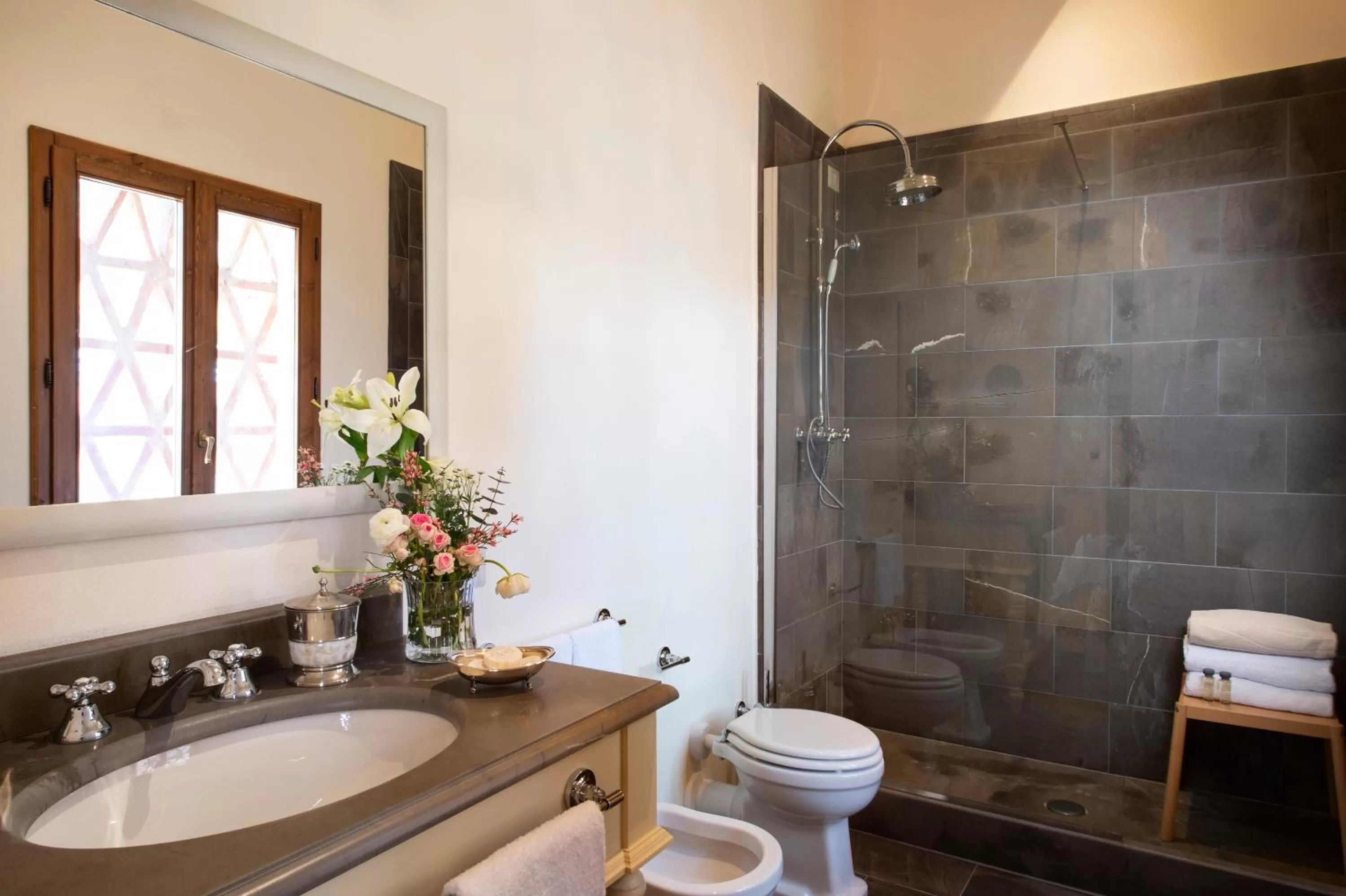 Shower in Viesca Toscana Suites & Villas