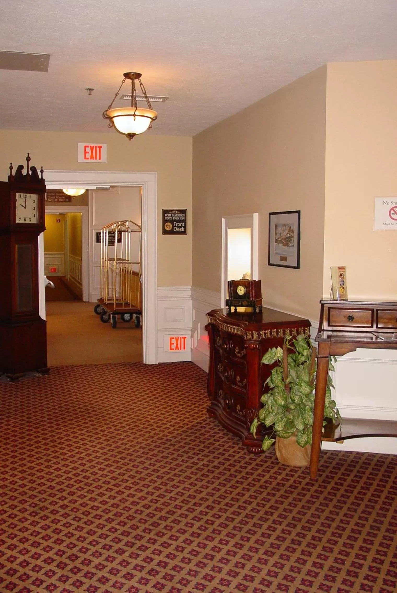 Lobby or reception, Bed in Fort Harrison State Park Inn
