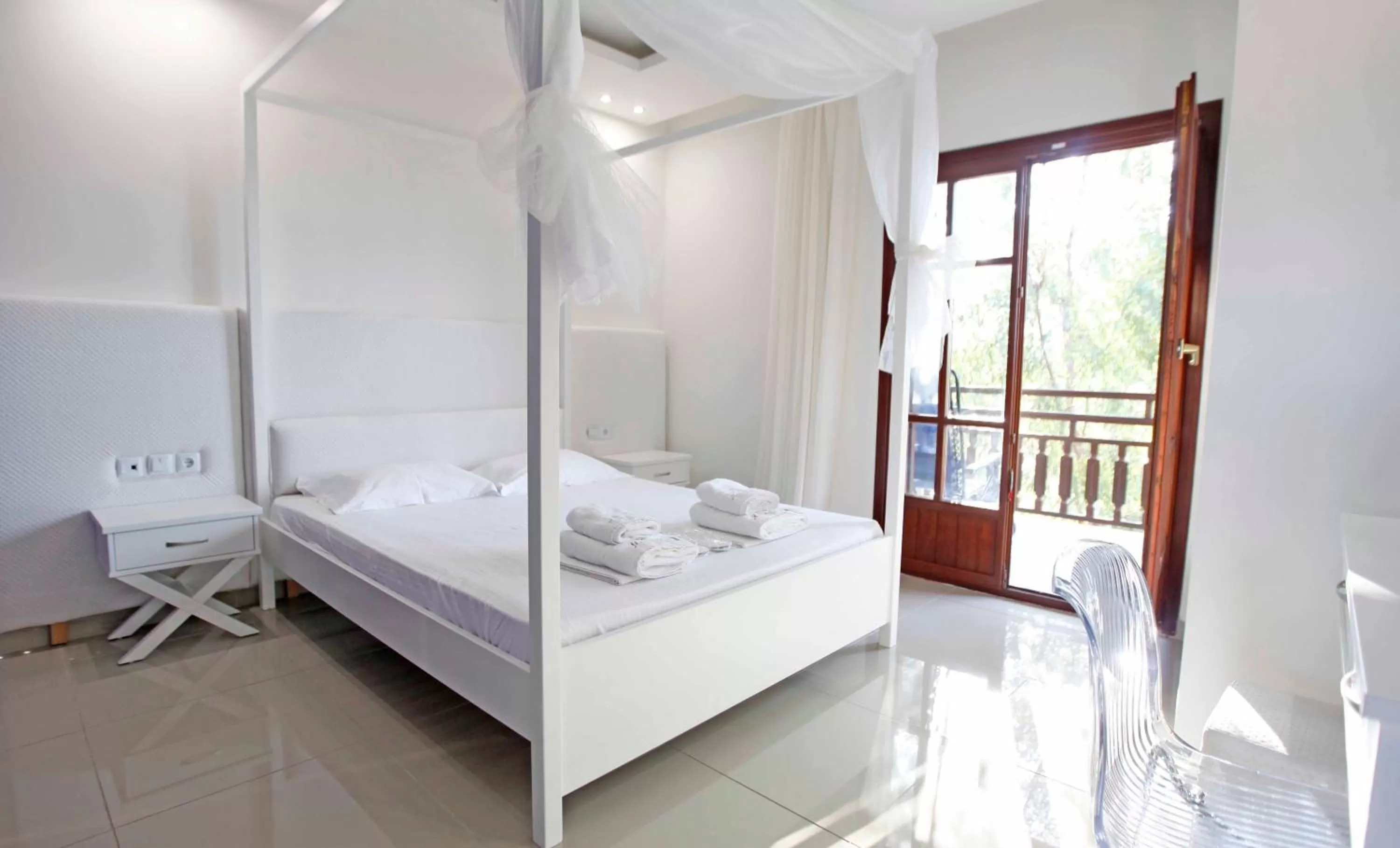 Photo of the whole room, Bed in Macedon