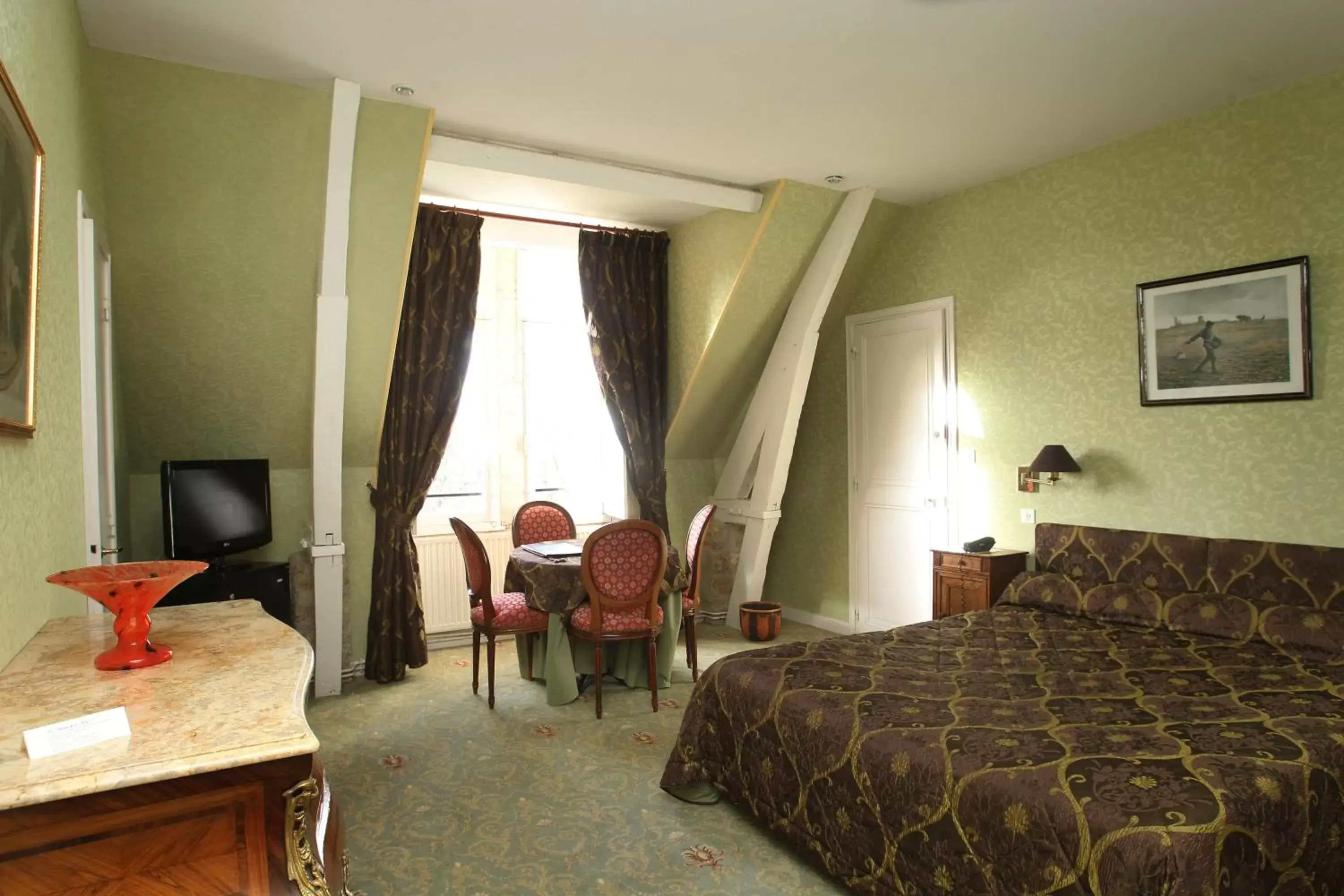 Comfort Double Room in Château de la Verie Comfort Double Room in Château de la Verie