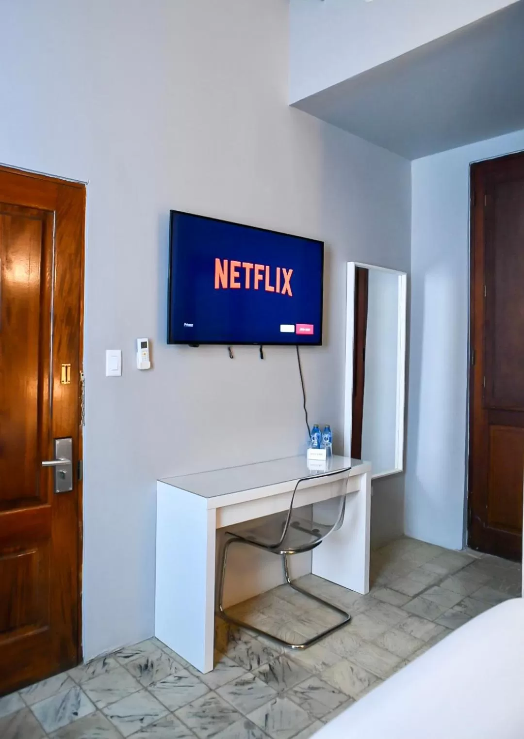 TV and multimedia in EL Colonial Open Bar Adults Only