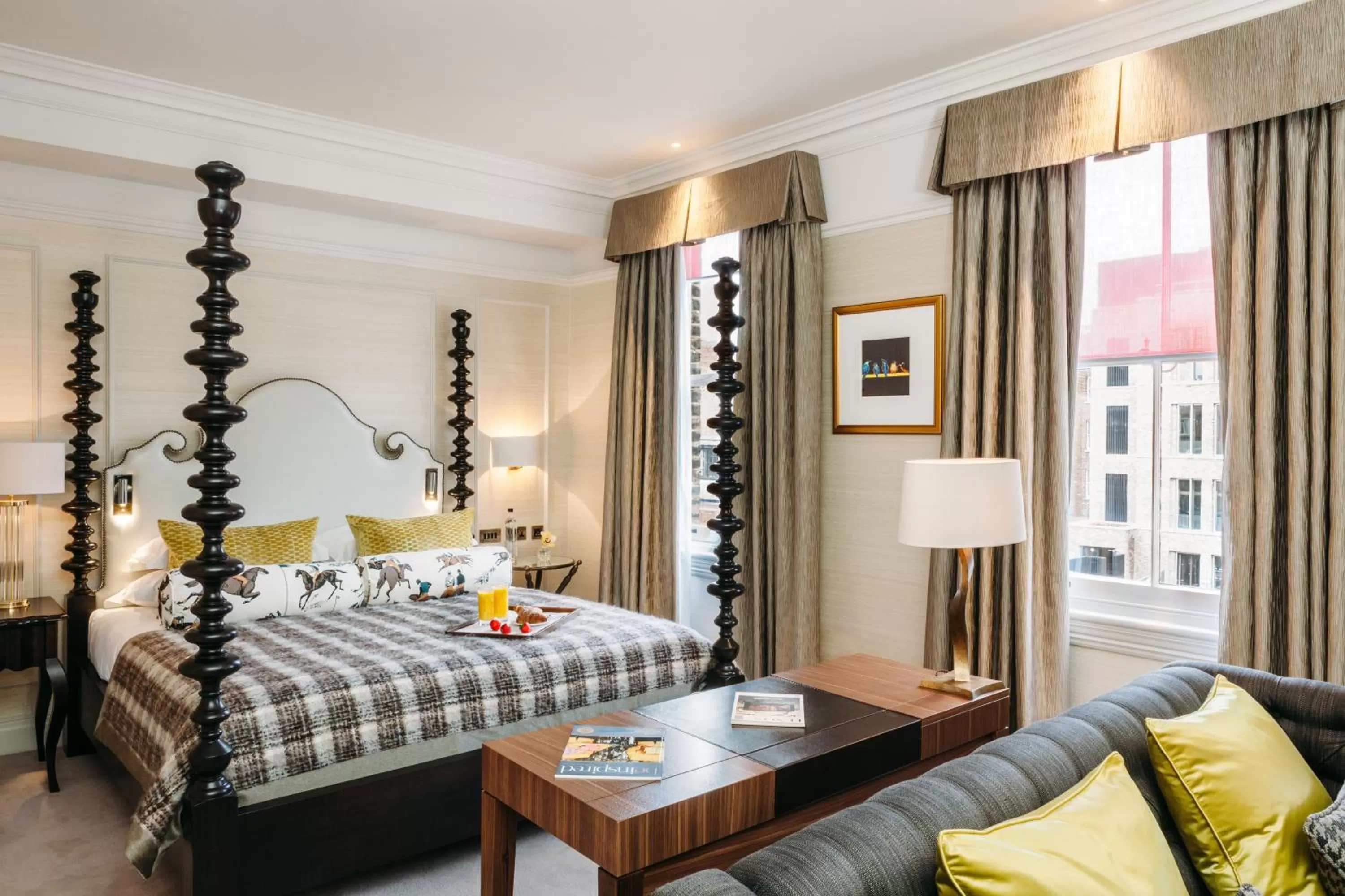 Photo of the whole room, Bed in 11 Cadogan Gardens and The Apartments by Iconic Luxury Hotels