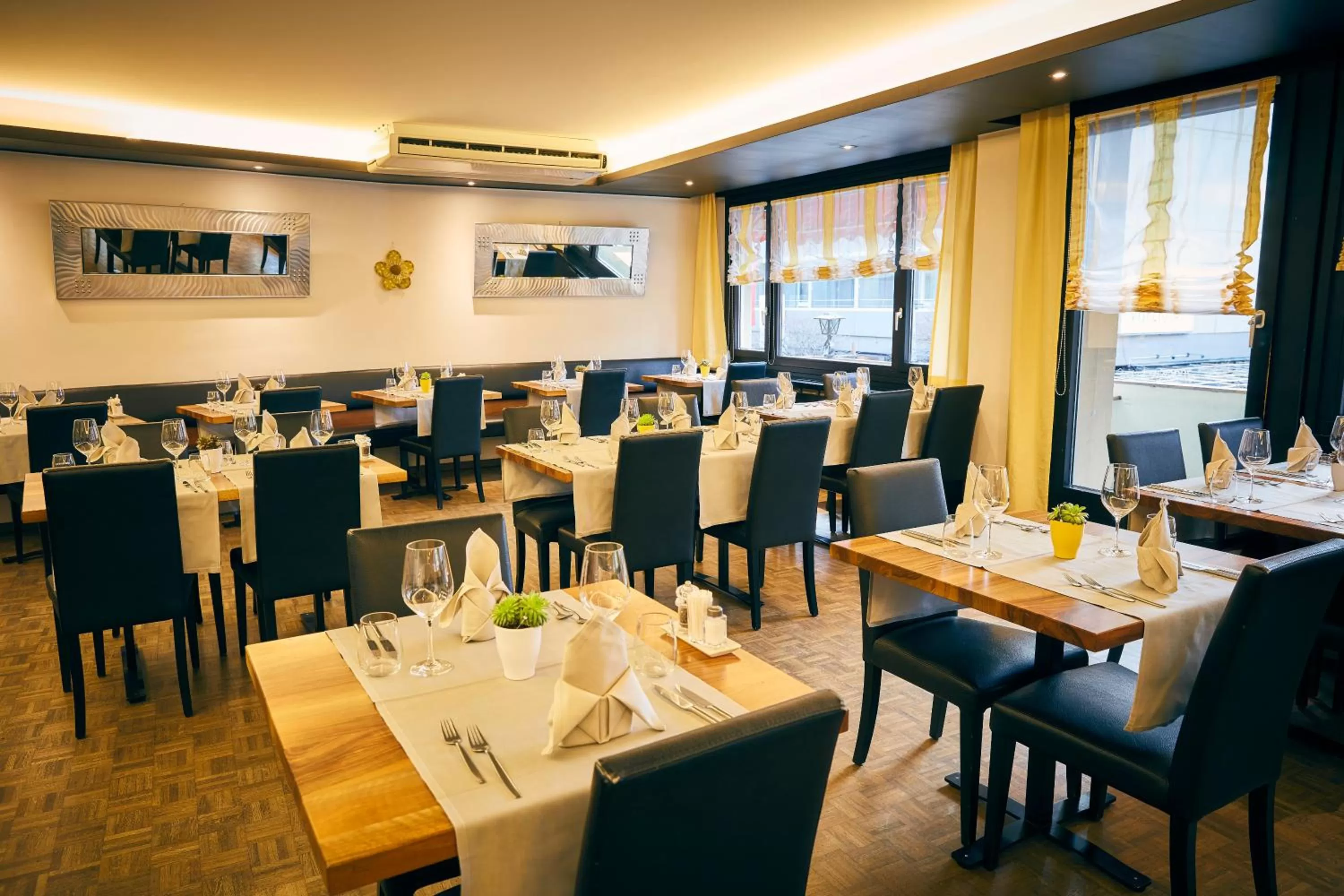 Restaurant/places to eat in Elite