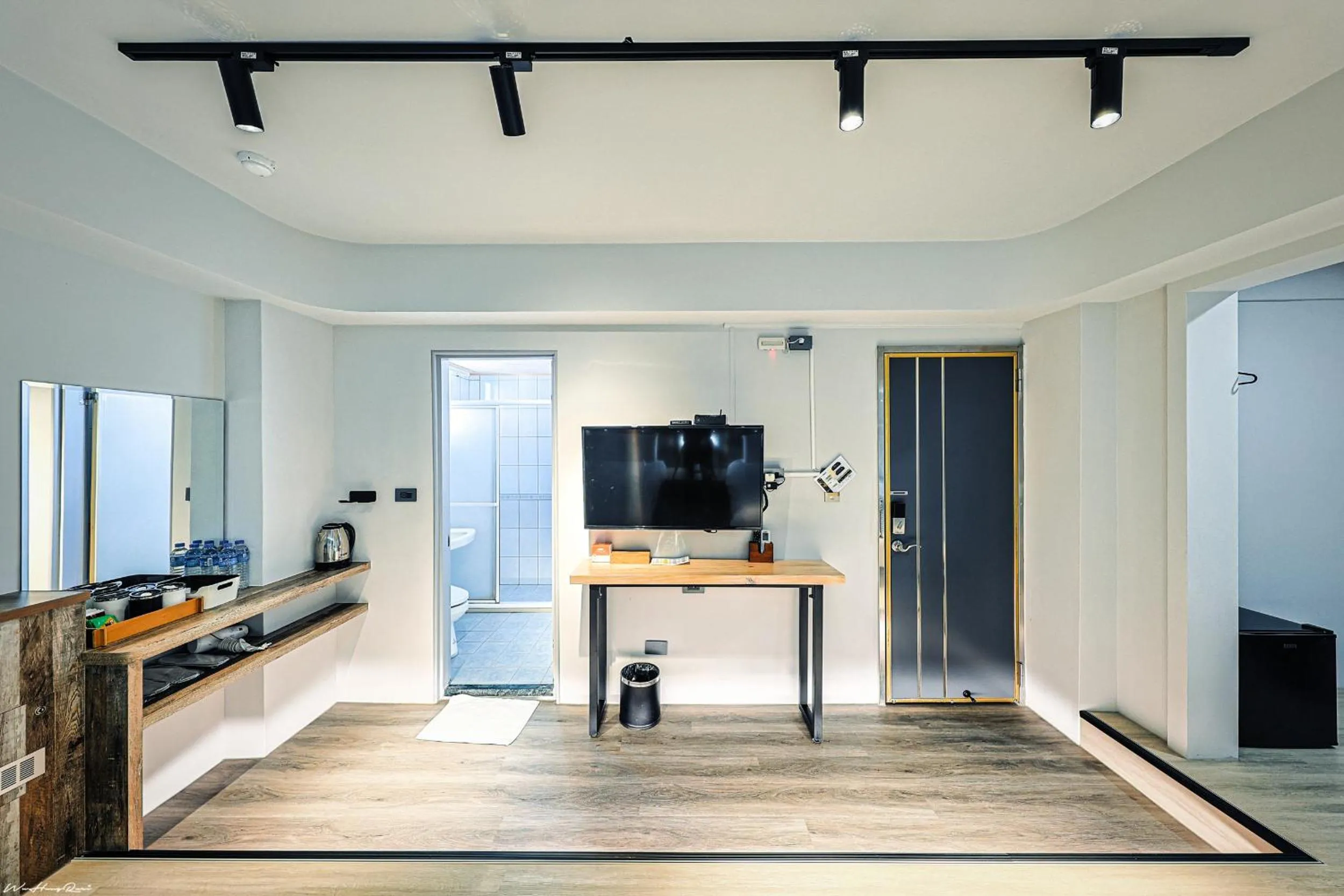 TV and multimedia in 亞馨文旅 近東大門夜市 有免費停車場 可自助入住