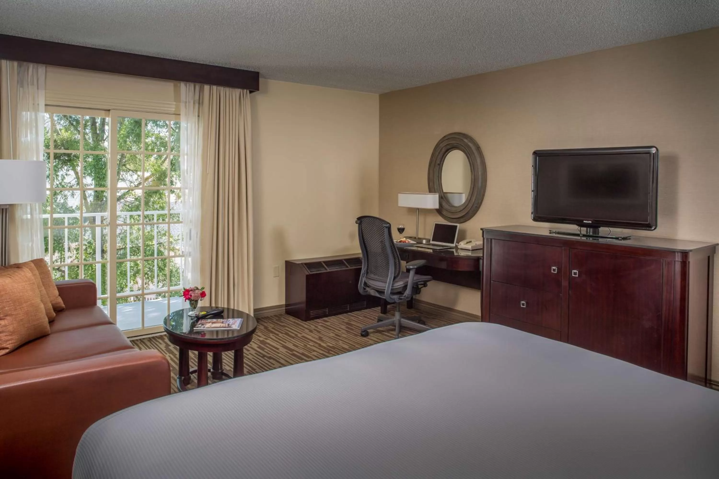 Bed in DoubleTree by Hilton Raleigh Durham Airport at Research Triangle Park