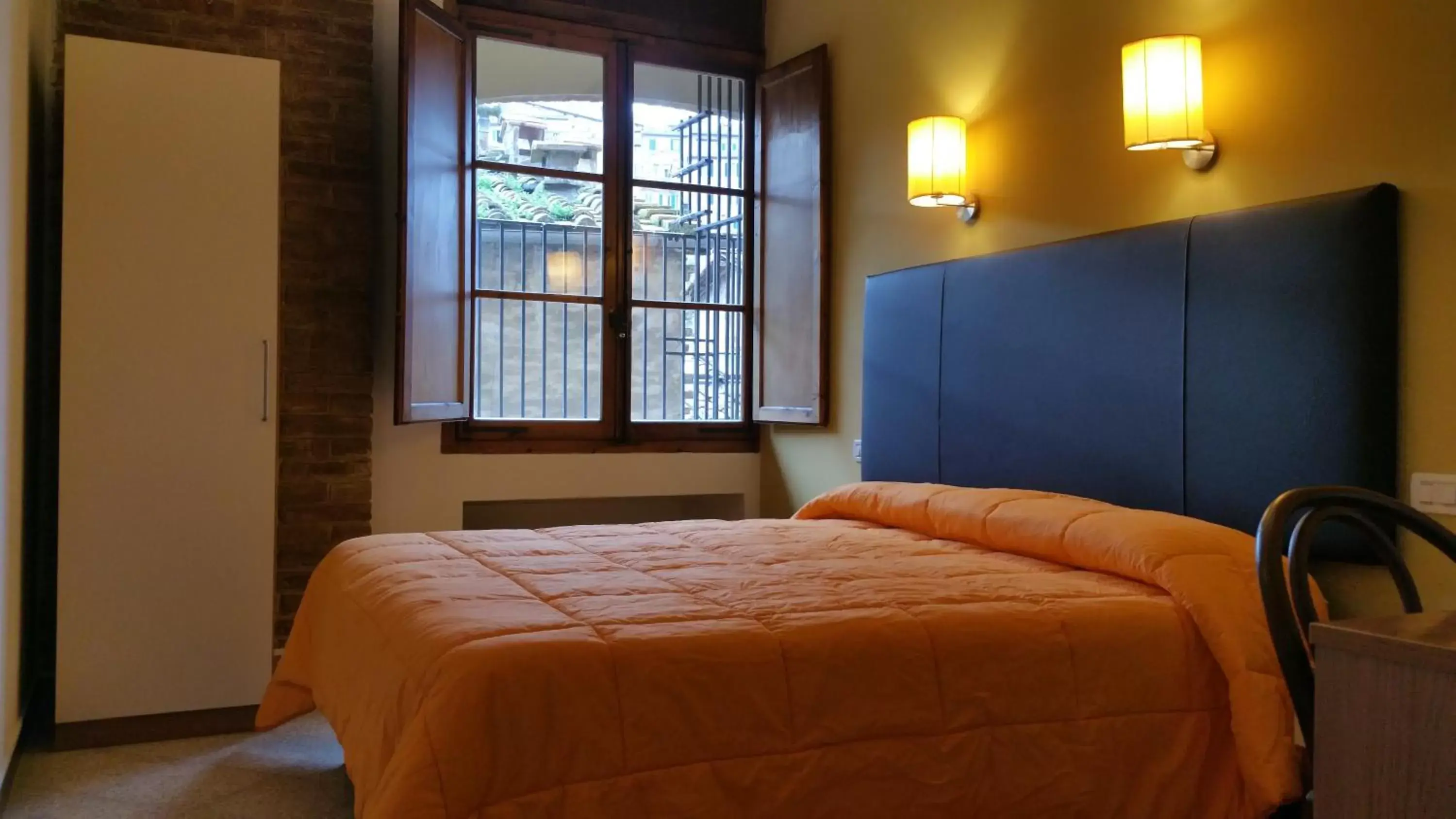 Economy Double or Twin Room in Hotel Alma Domus Economy Double or Twin Room in Hotel Alma Domus