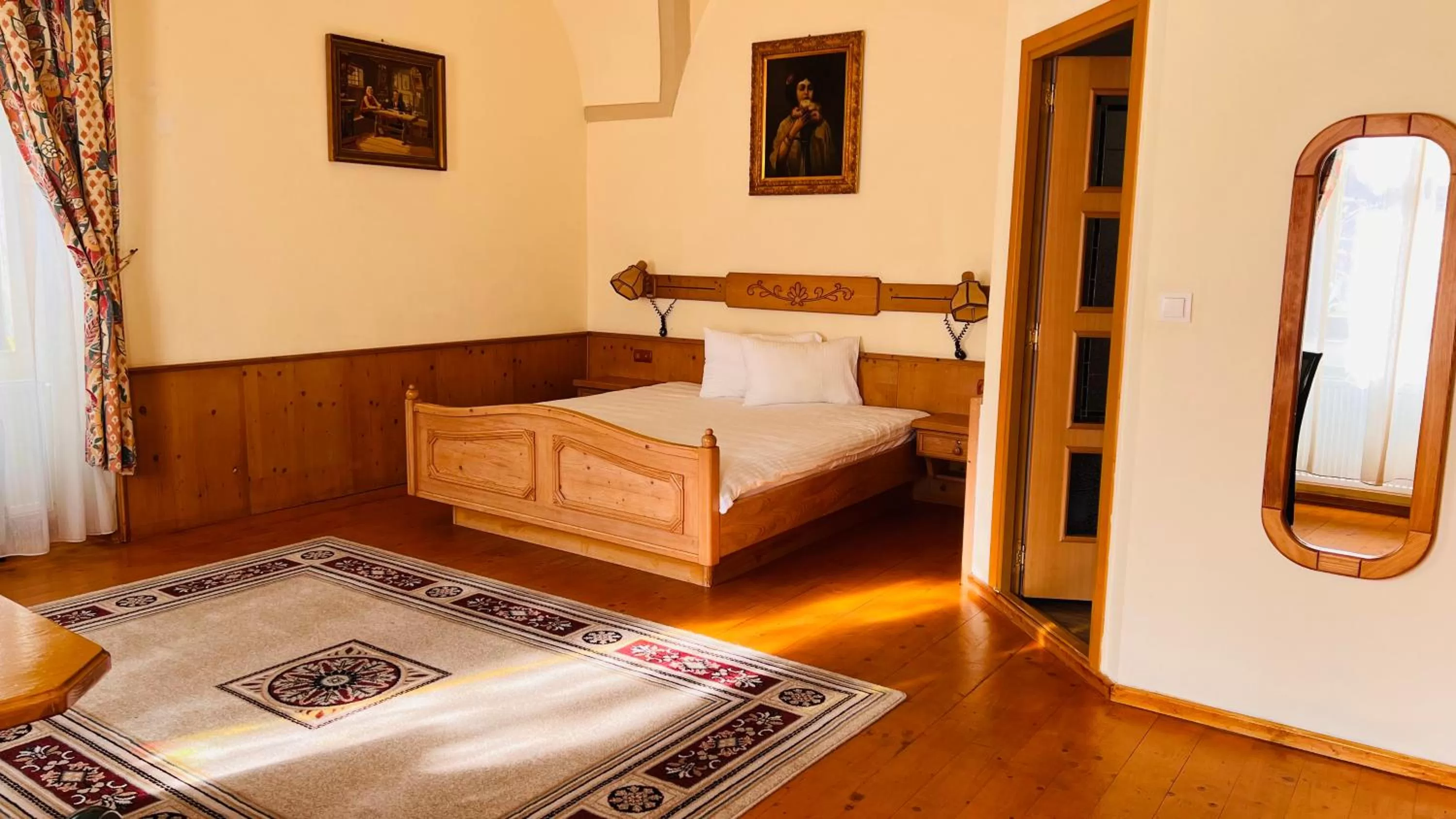 VIP, Bed in Armenopolis - Adults Only