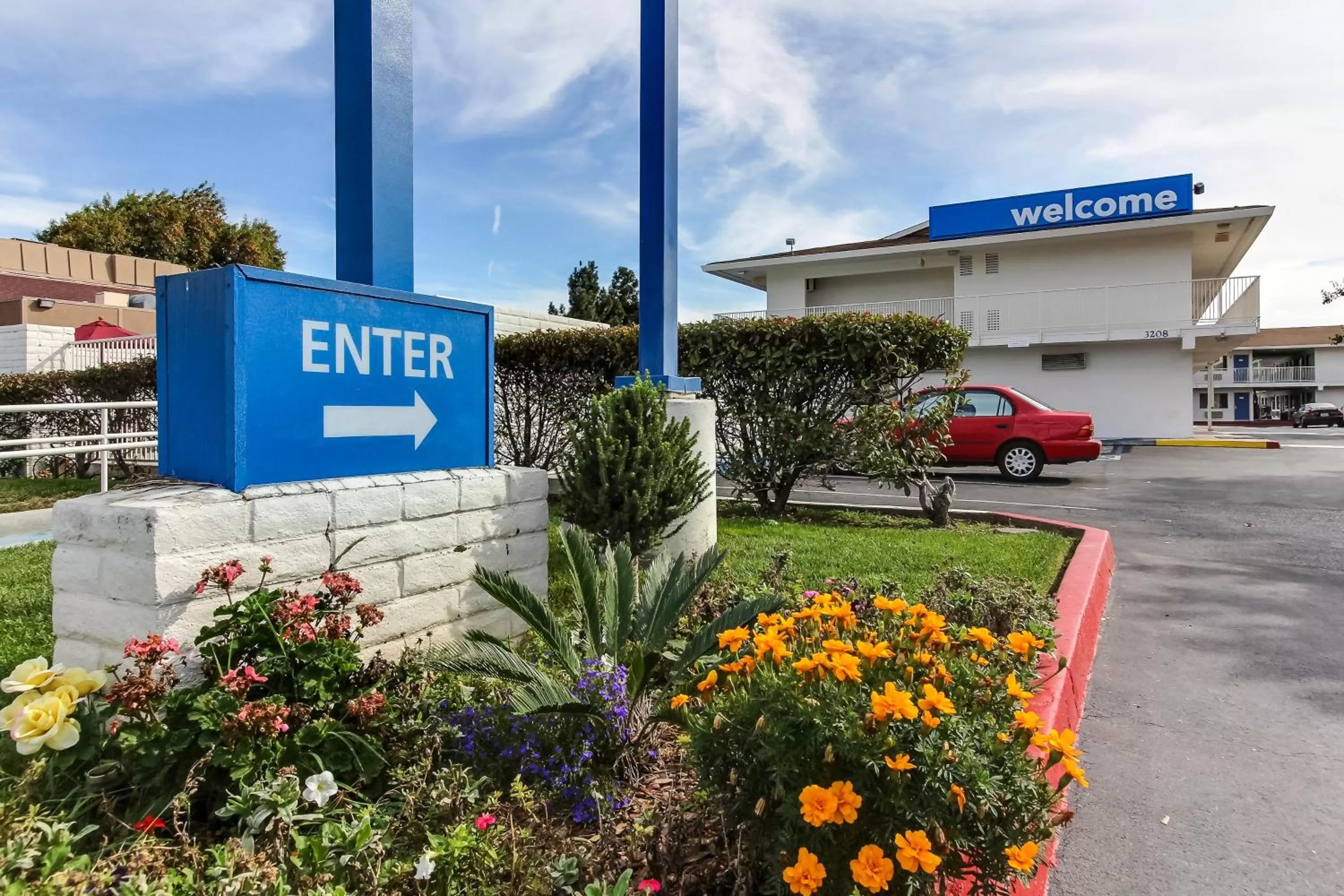 Facade/entrance in Motel 6-Santa Clara, CA