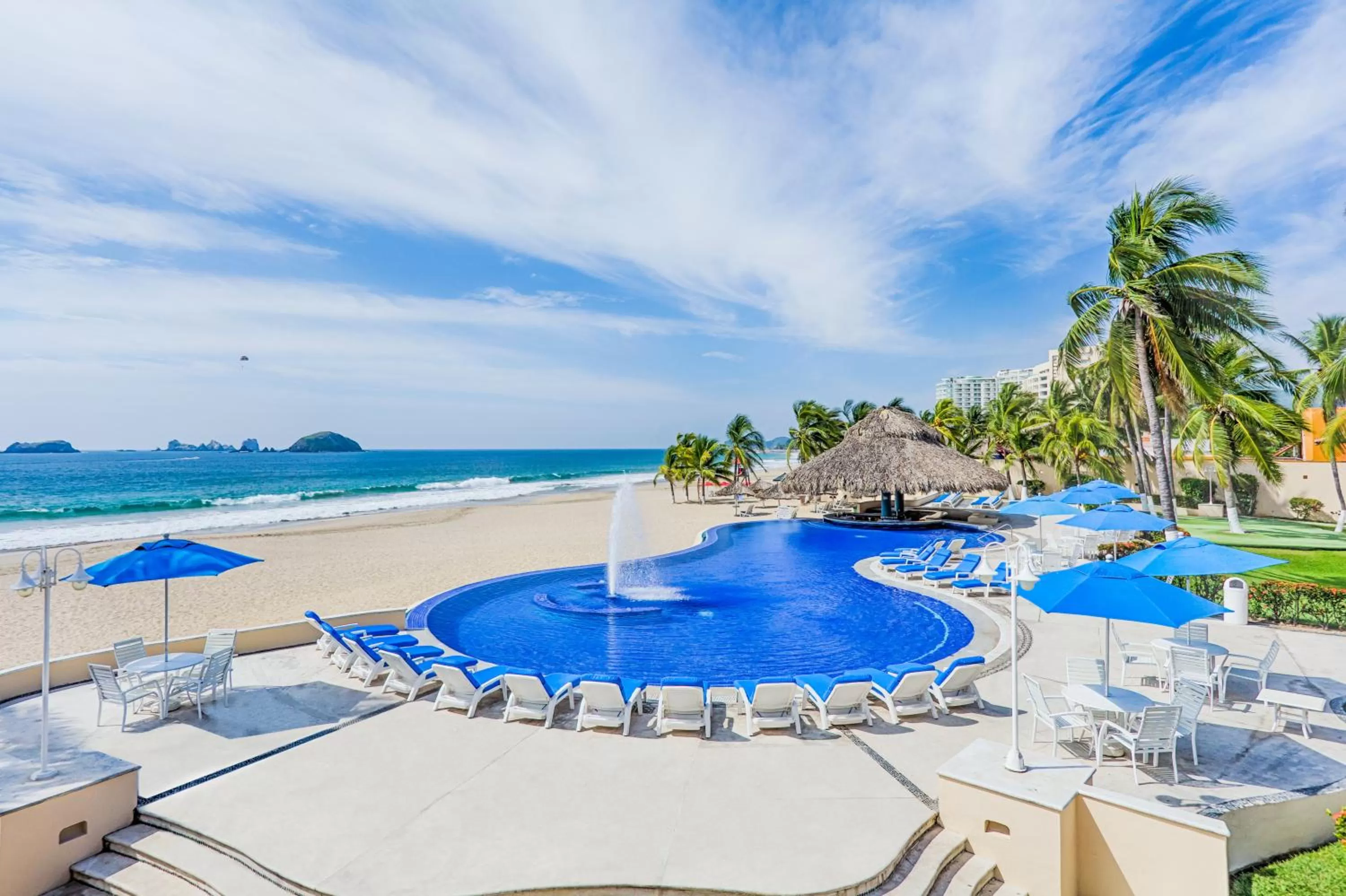 Swimming pool in Posada Real Ixtapa