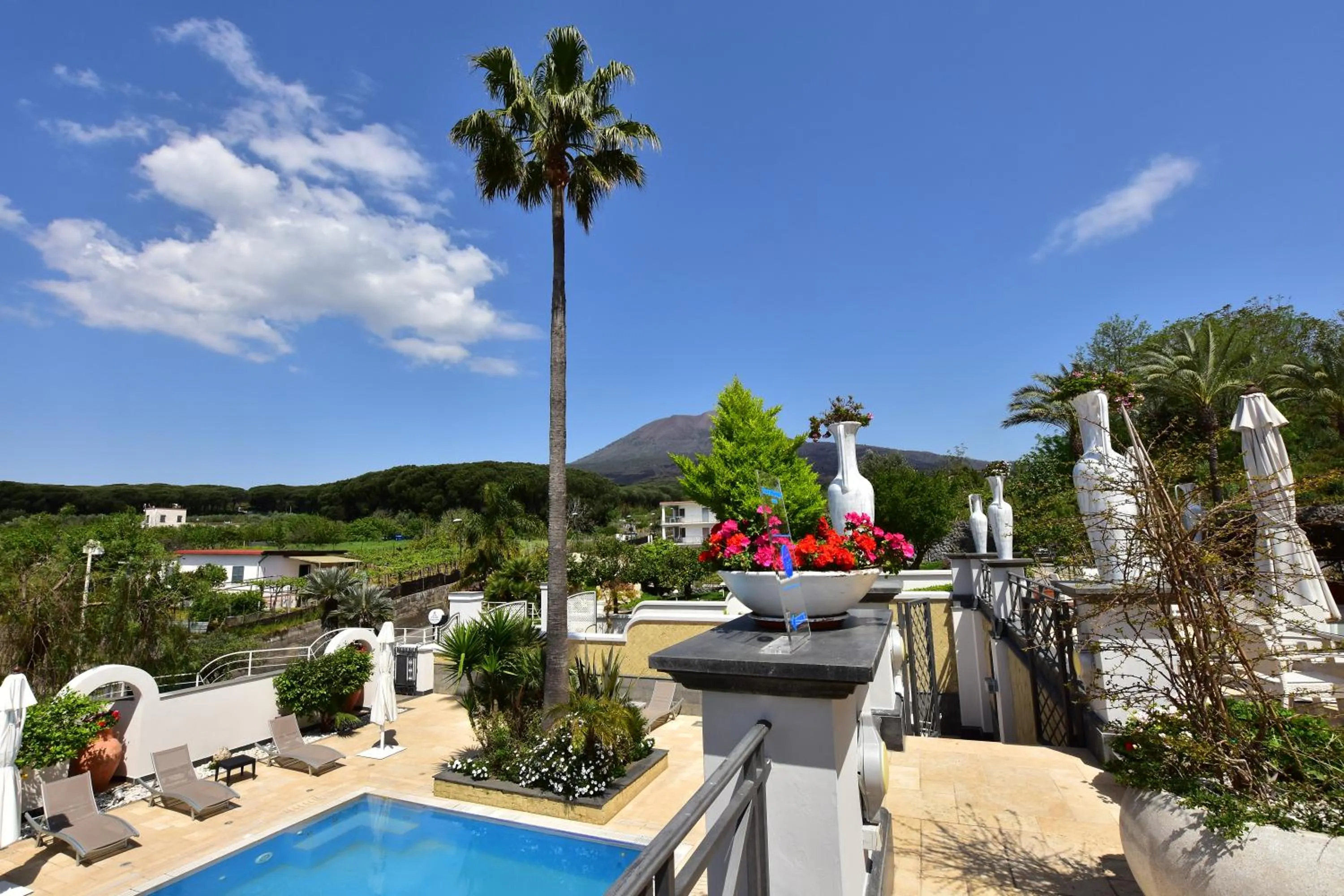 Swimming pool in Palazzo Rosenthal Vesuview Hotel & Resort