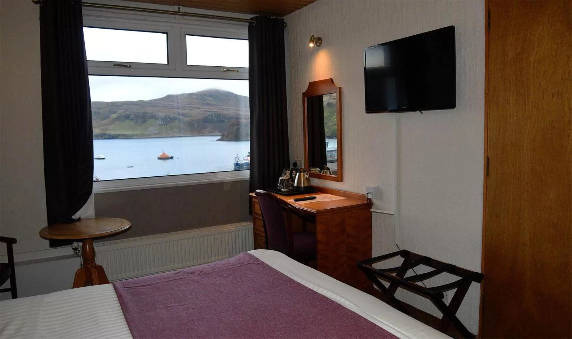 Bed in The Royal Hotel